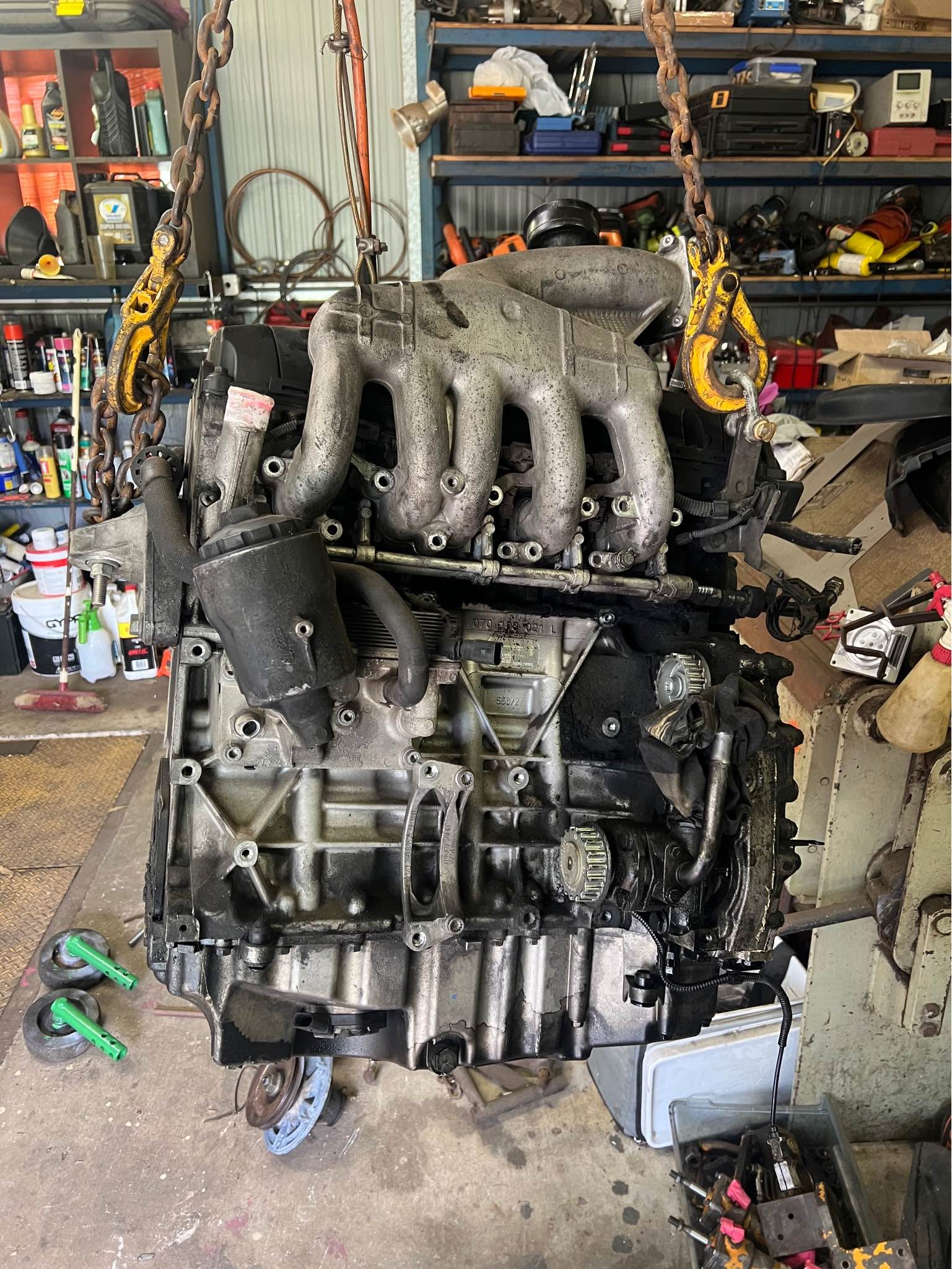 VW transporter engine BPC 5 cyl 128kw and damaged gearbox - Car Engines ...