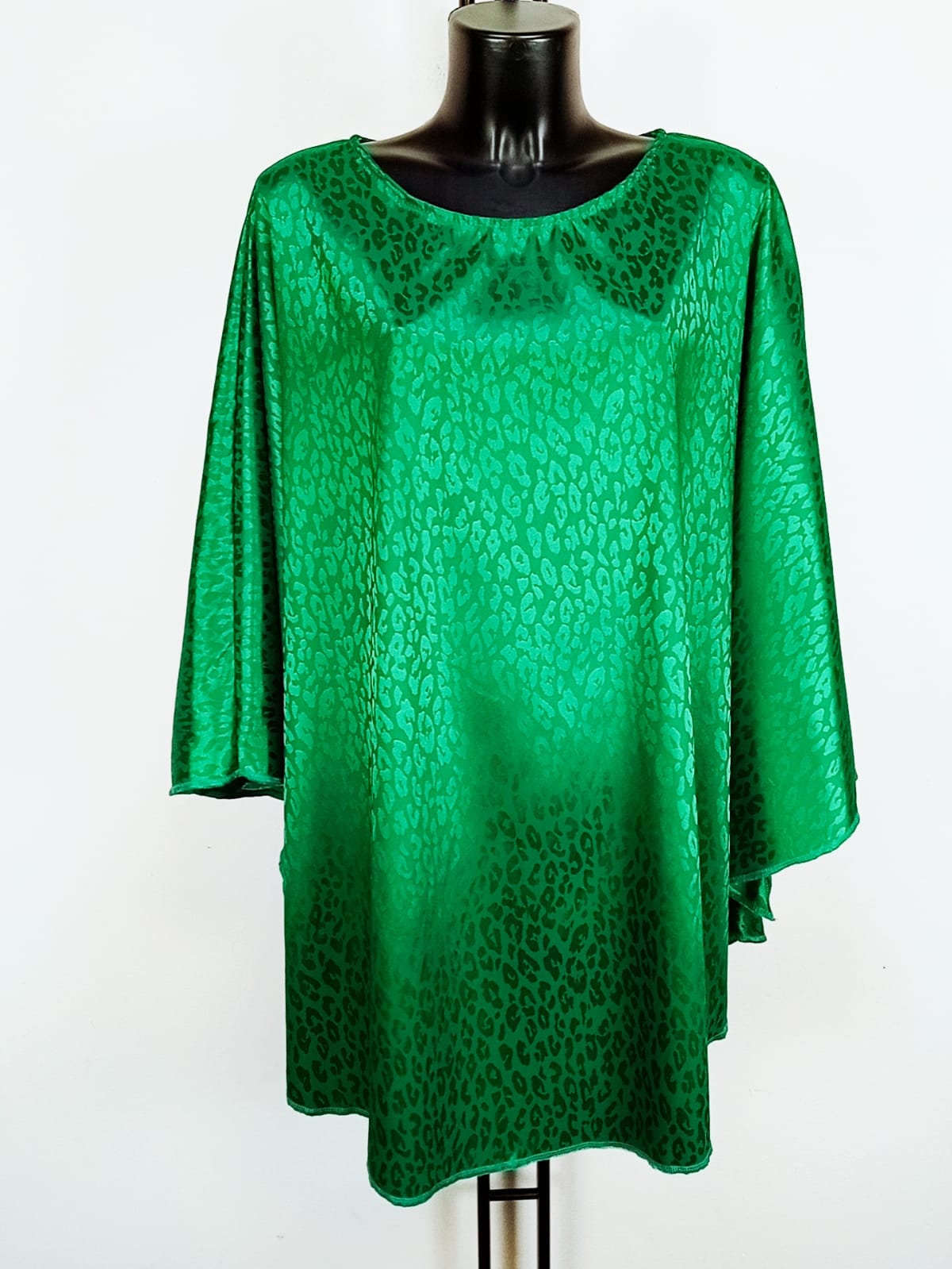 SHEIN LUNE Maglietta con manica a pipistrello con scollo a V | SHEIN ALIA