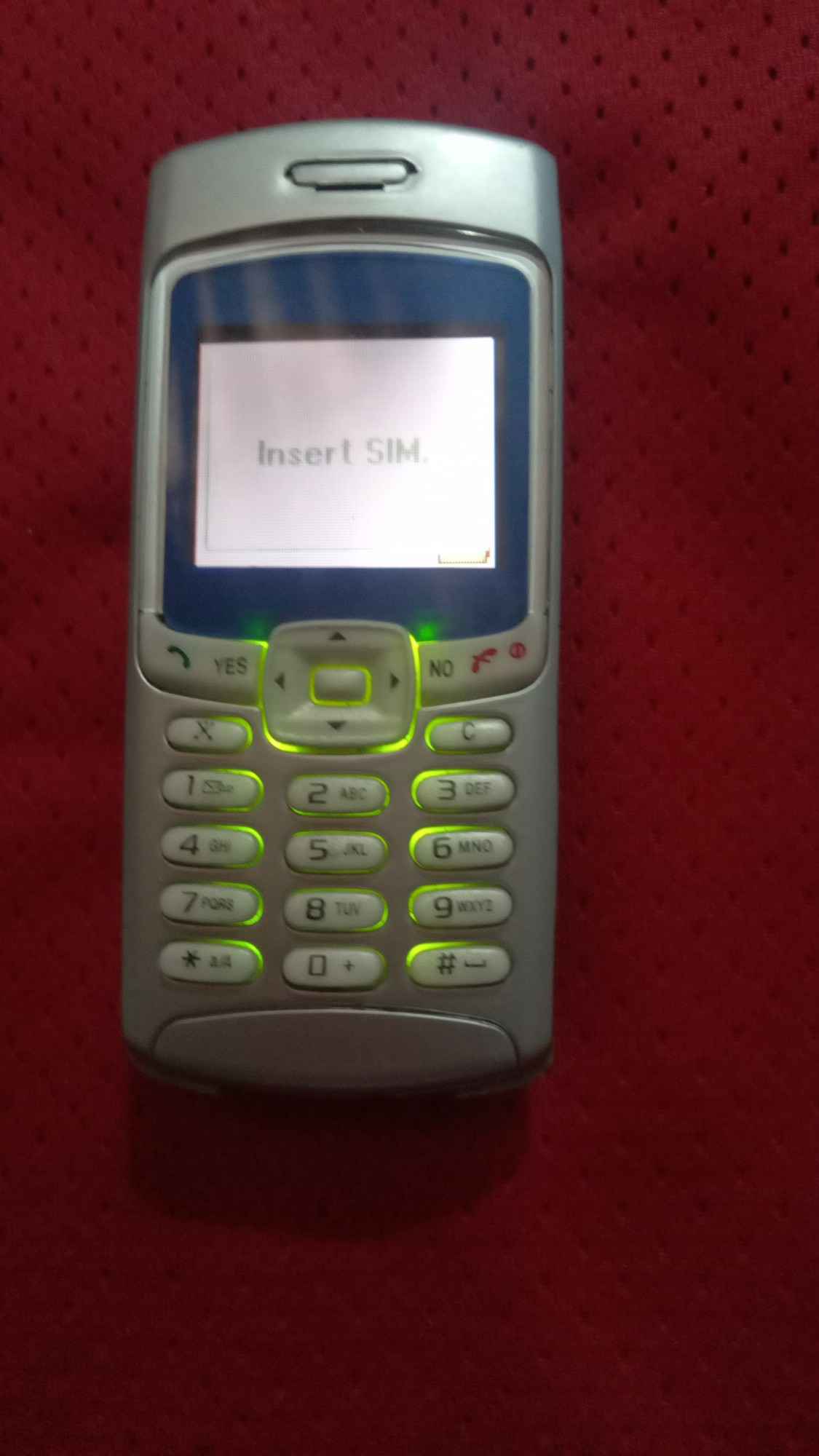 Precioso teléfono de colección T237 Sony Ericsson con cargador ...