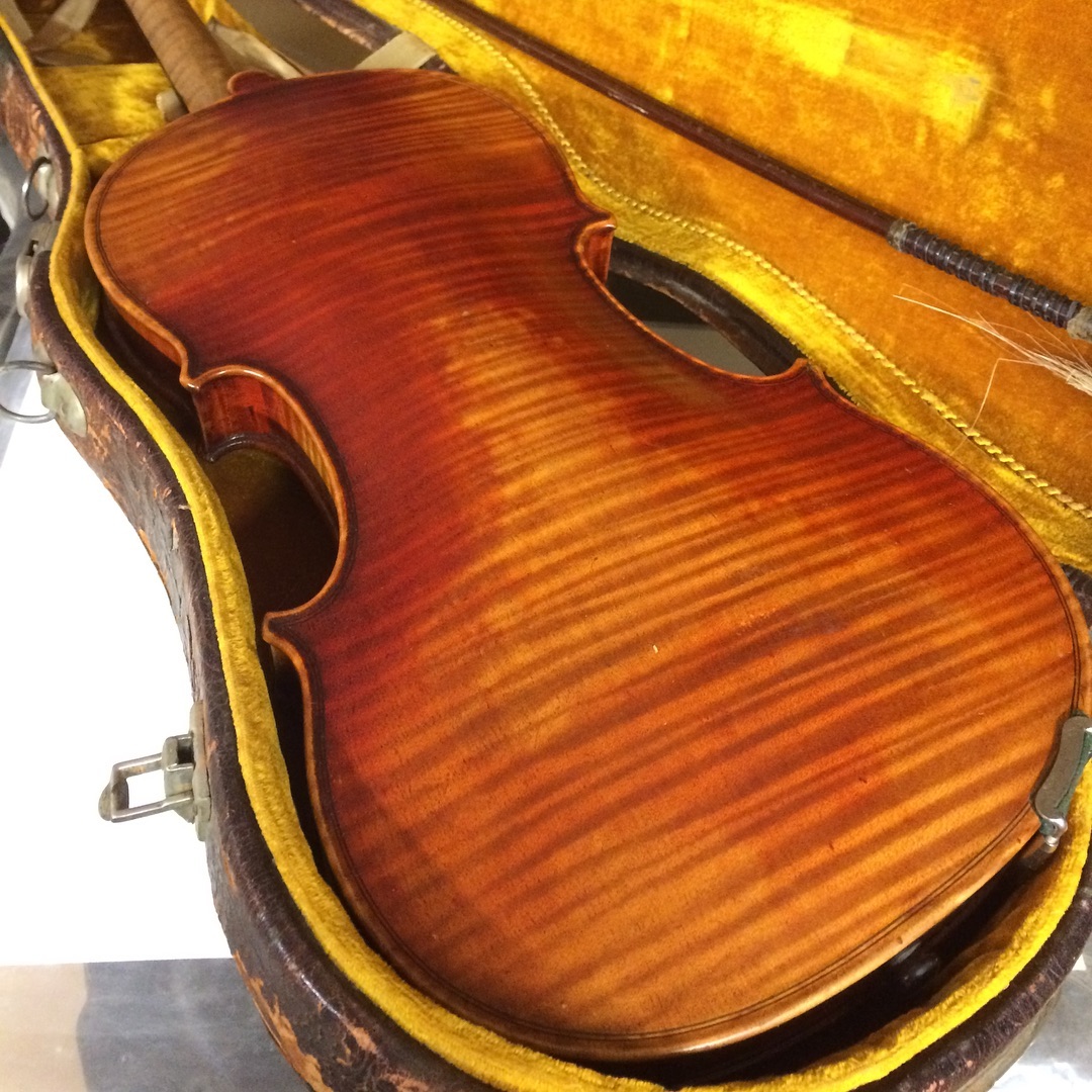 Beau Hannam Guitars - 1926 Ernst Heinrich Roth Violin. Nice back and ...