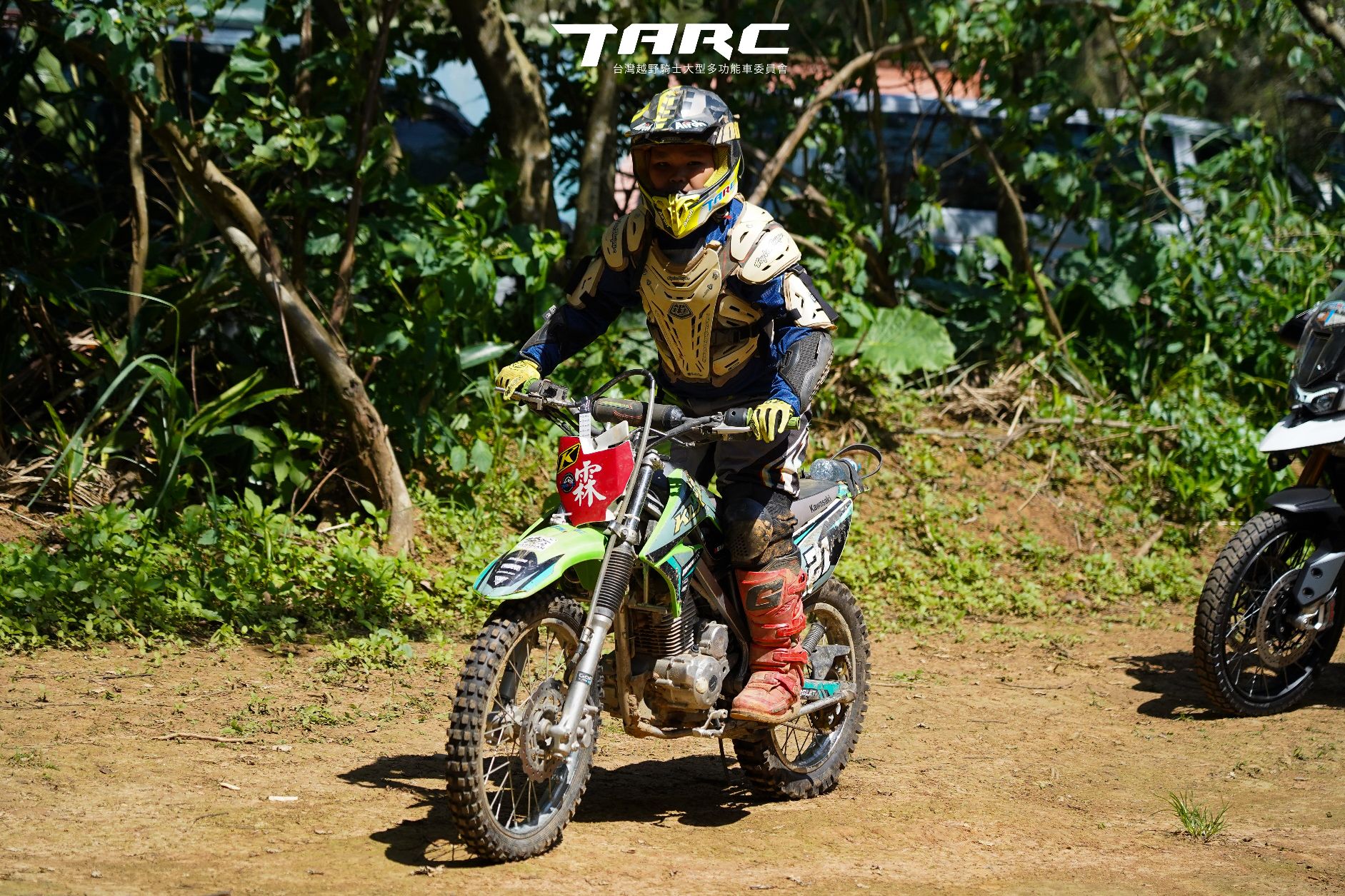What color are 2025 KLX140R plastics?