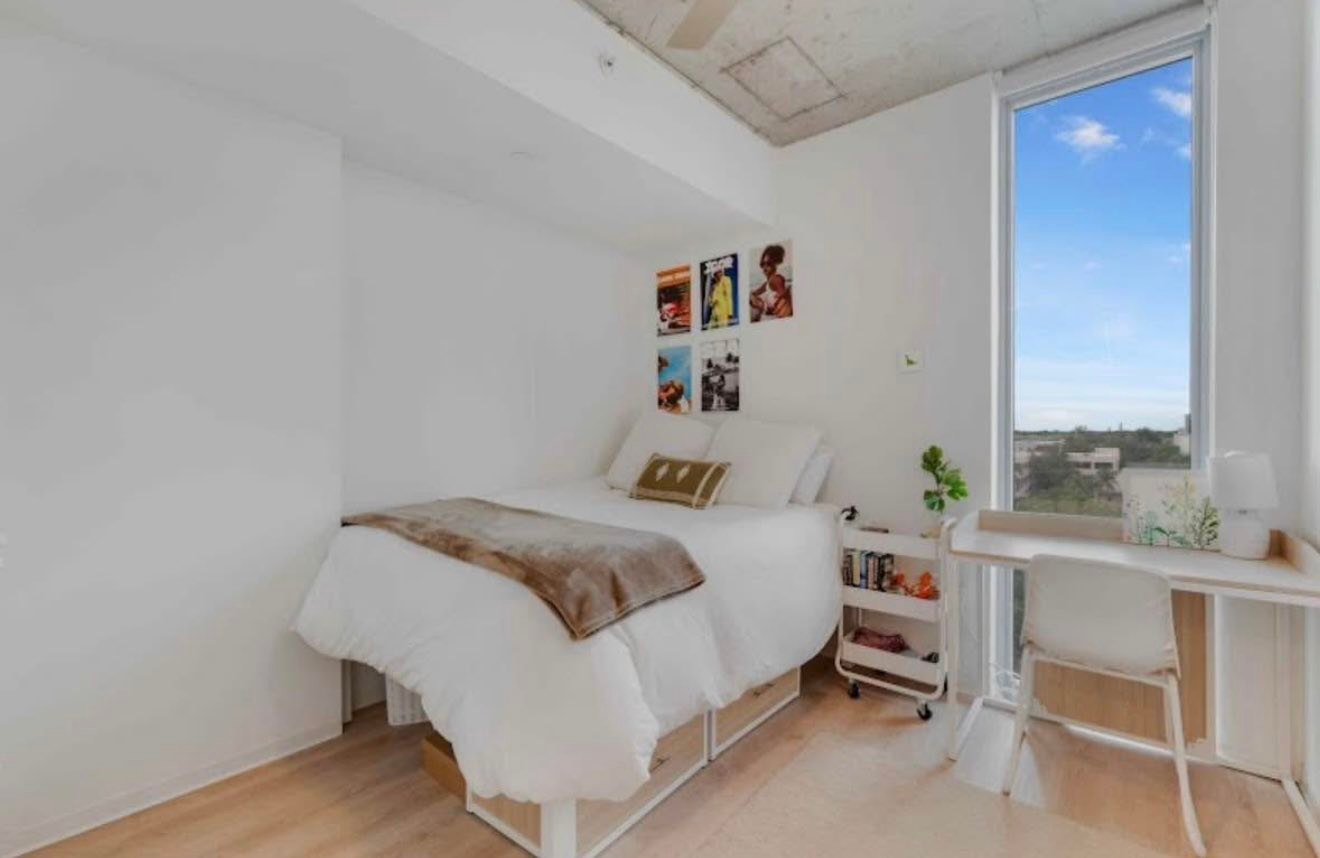 Me and my roommate are subleasing our 2 bedroom apartament in Vox