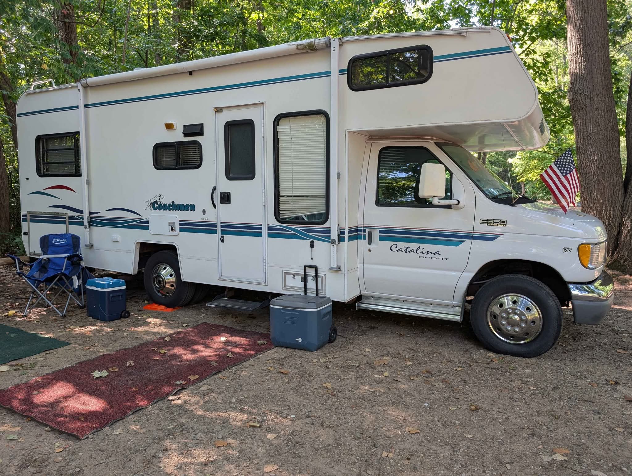 1999 Coachmen Catalina:Class C Motorhome Ford E350/V-10 motor.