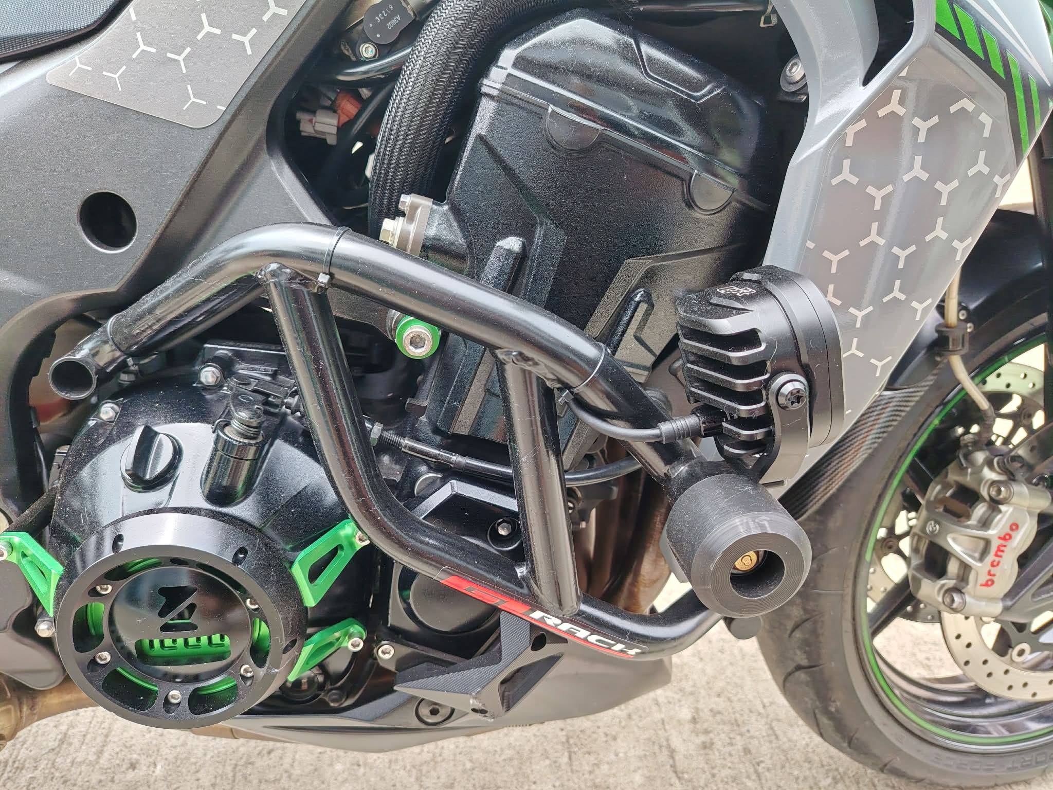 Kawasaki Z1000R crashguard with slider and powder coating paint