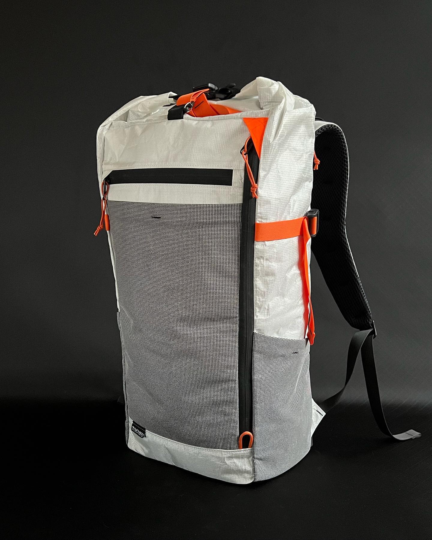 F690 COSTON: Medium-sized, extra-padded backpack for heavy loads