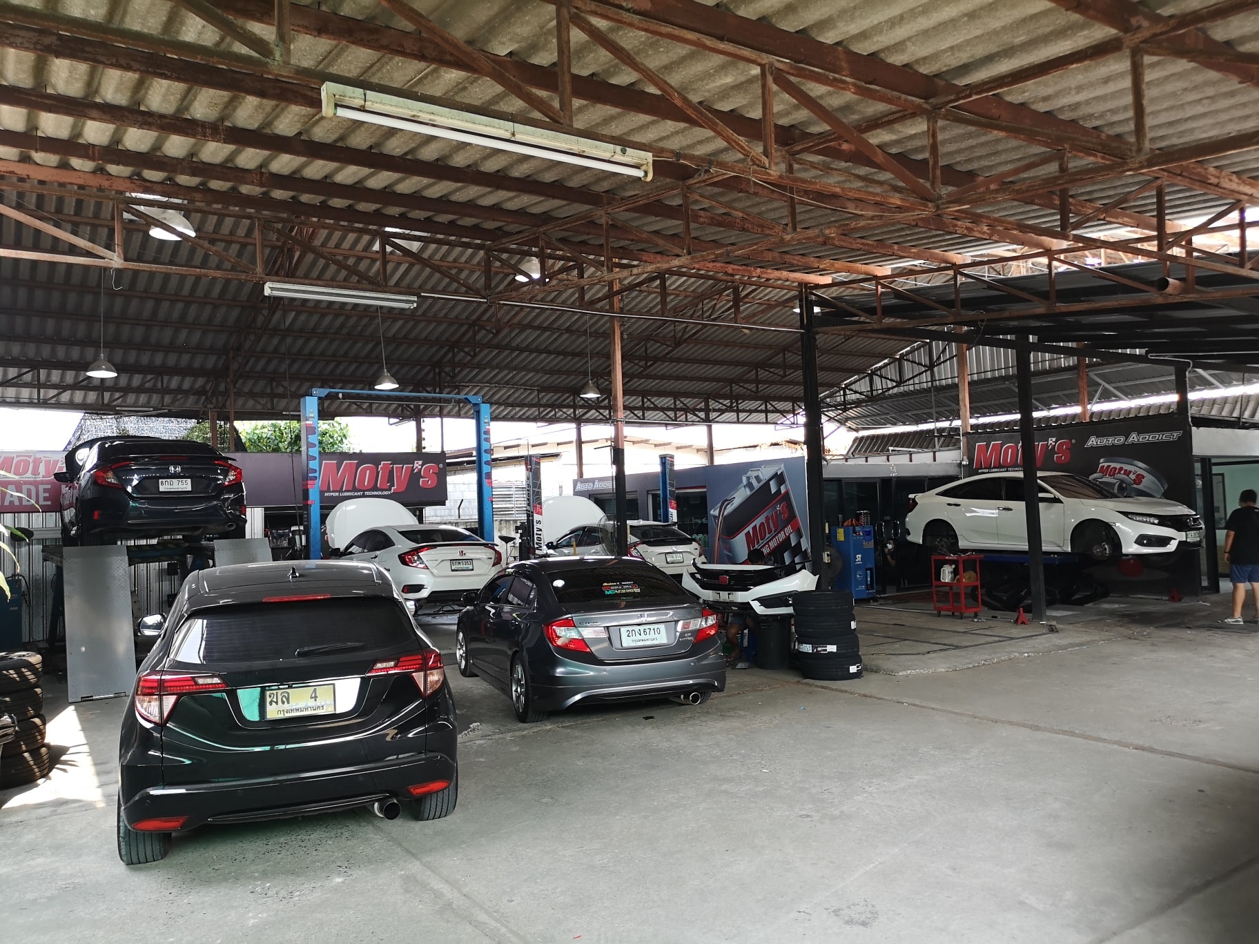 บ่ายสามครึ่งยังแน่น #AutoAddict... - Auto Addict Thailand