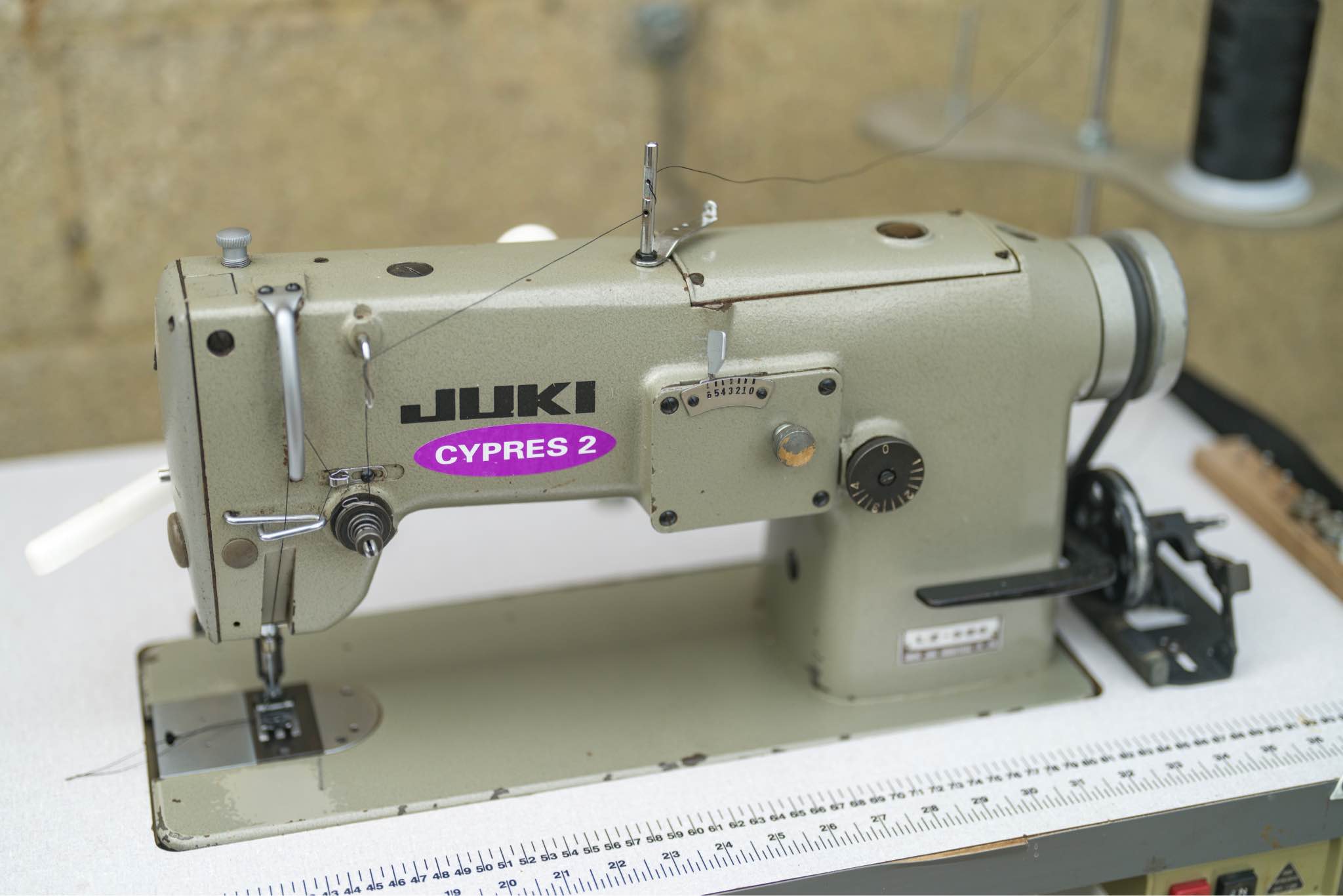 Juki LZ-586 Zig Zag Industrial Sewing Machine - Sewing Machines 
