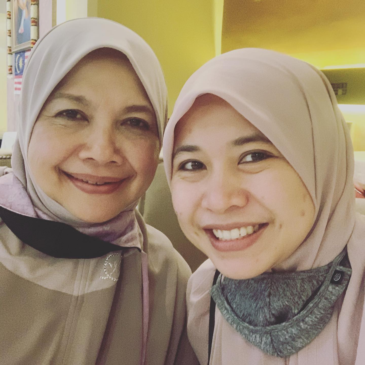 Dr Aniah Pakar Mata Saya Teringat Masa Saya Umur 14 Tahun Ketika Itu Di London Ibu Saya Sedang Menyambung Belajar Phd Dan Ada Satu Ketika Ayah Saya Terpaksa Pulang Ke