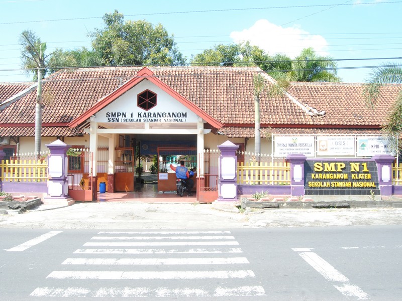 SMP 1 KARANGANOM (essakar)
