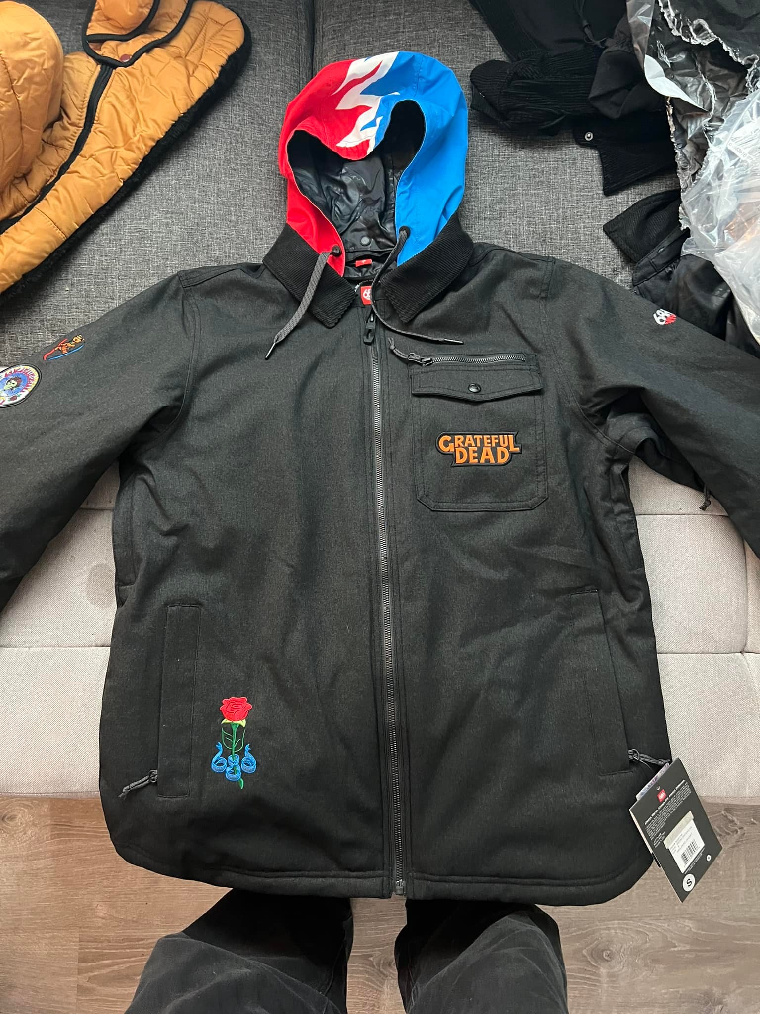 Grateful Dead 686 snowboard jacket, size small. Brand new with the