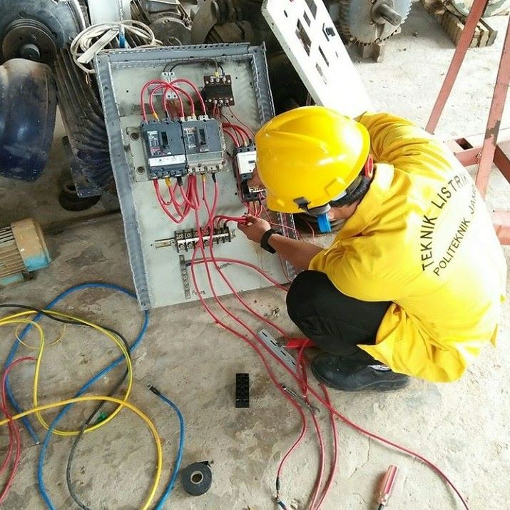 Pembuatan panel listrik oleh... - Poljam - Politeknik Jambi | Facebook