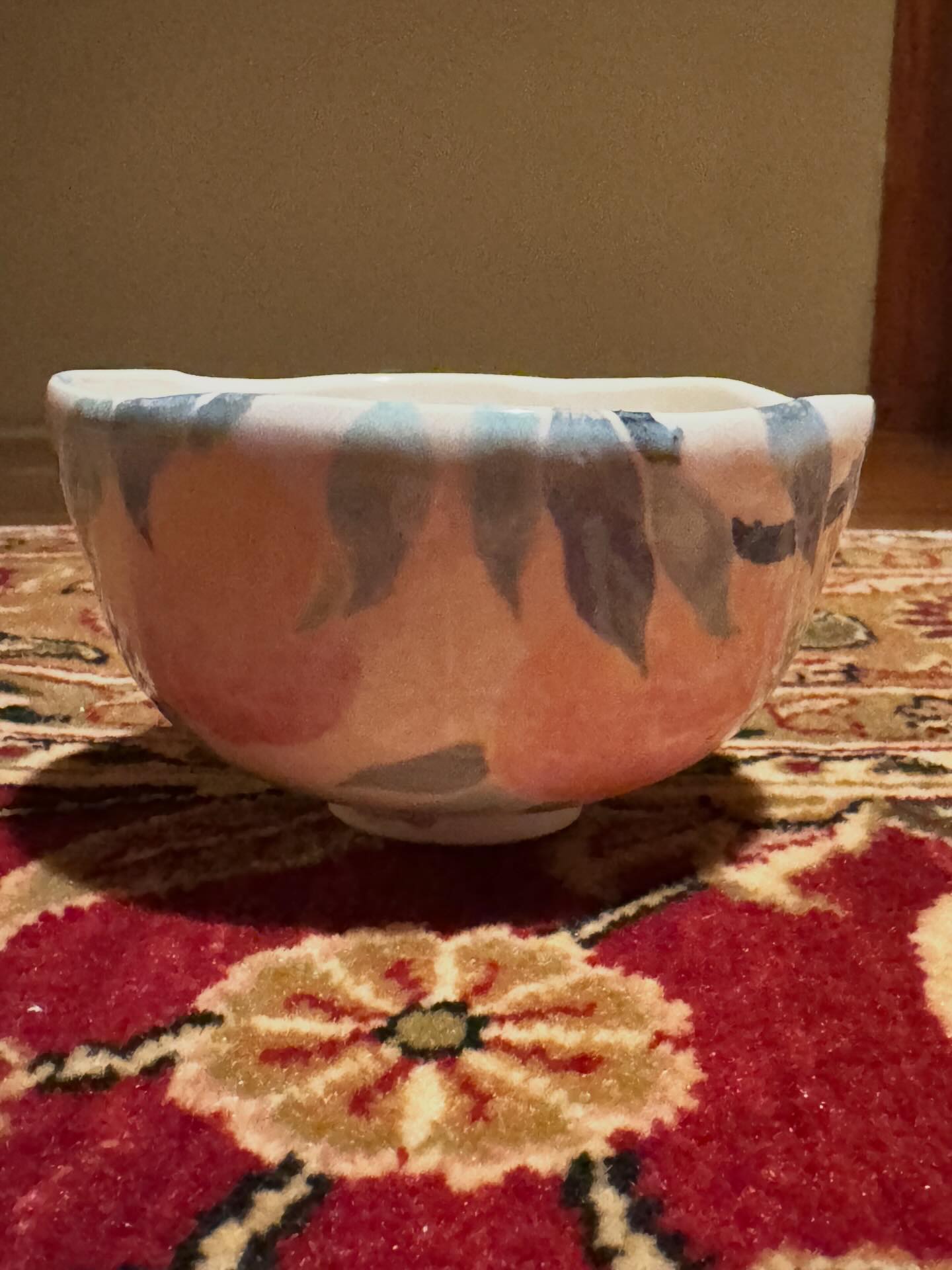 当代香齋作 ワラ灰釉 桃の絵茶碗/Polychrome peach tea bowl by the