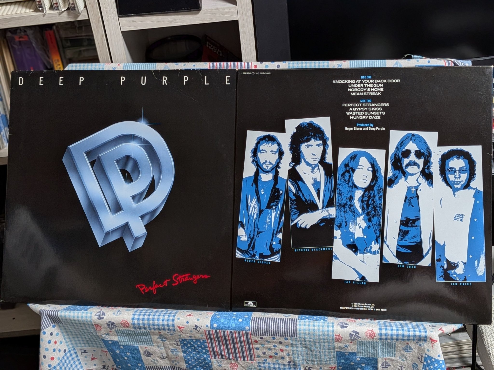 Deep Purple「THE HOUSE OF BLUE LIGHT」アナログ盤聴いてます。