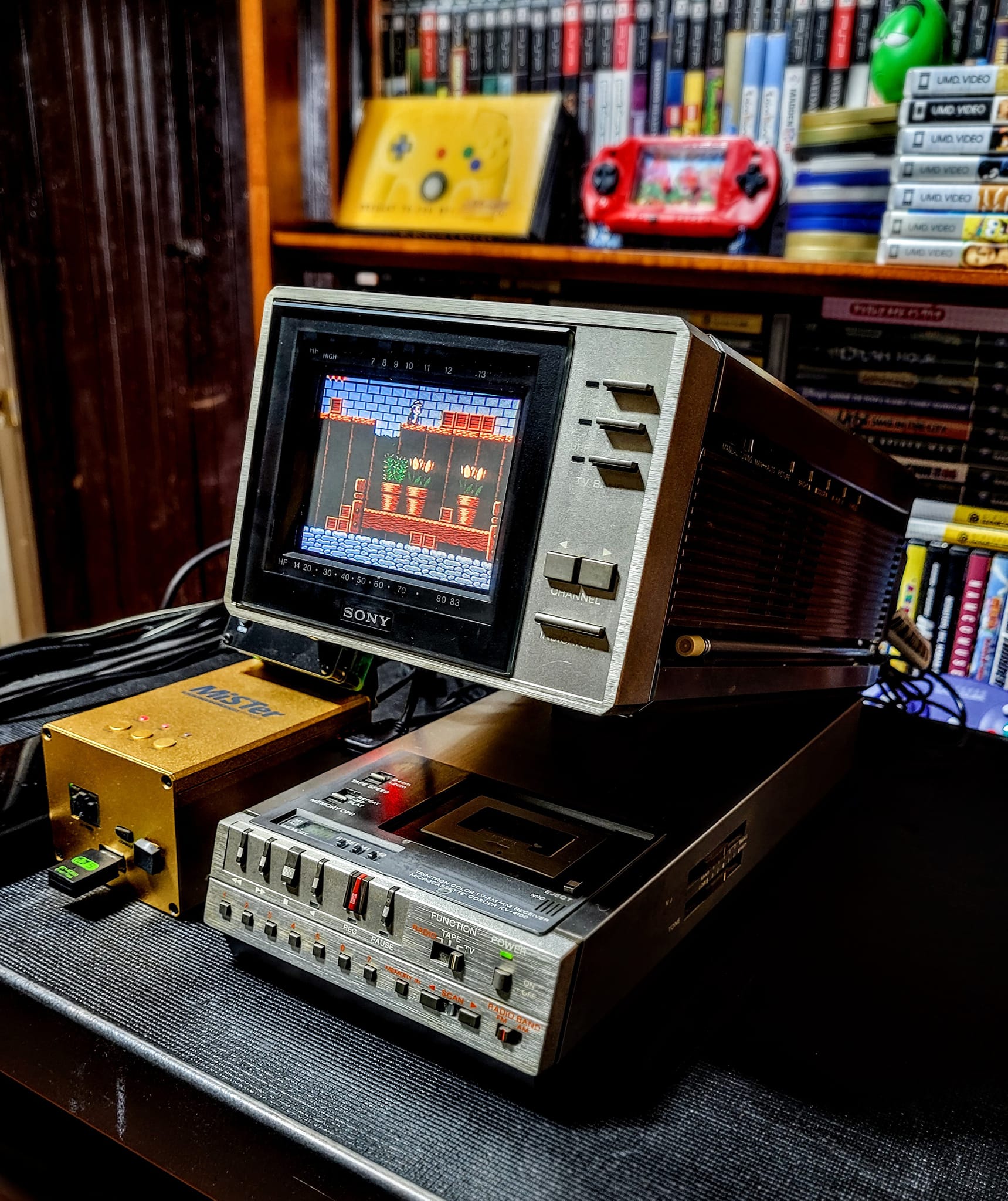 😎 CRT Collective: A Sony Trinitron KV-4100 playing Chip 'n Dale
