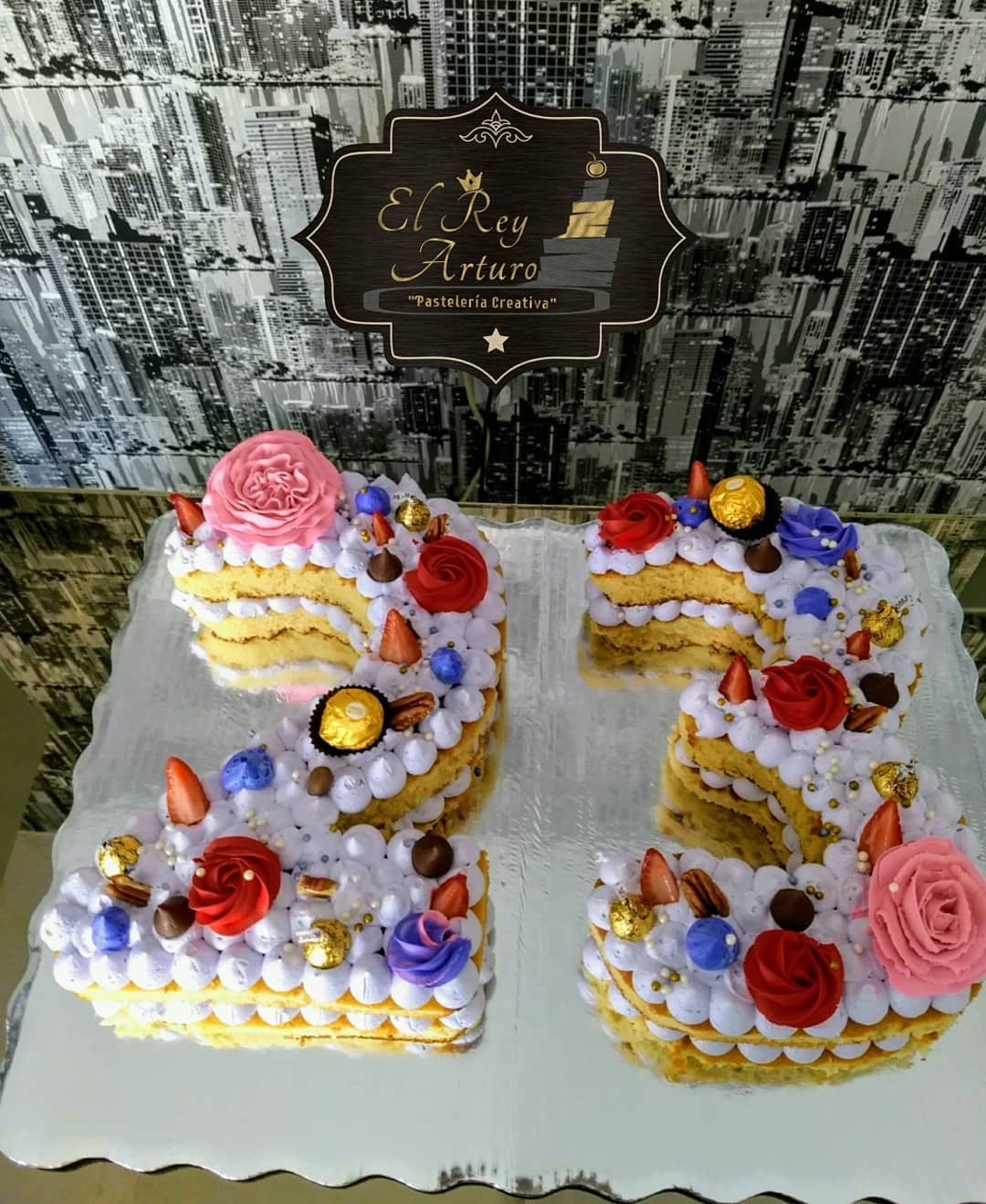 Pasteles Personalizados de letras y... - Rey Arturo Cakes