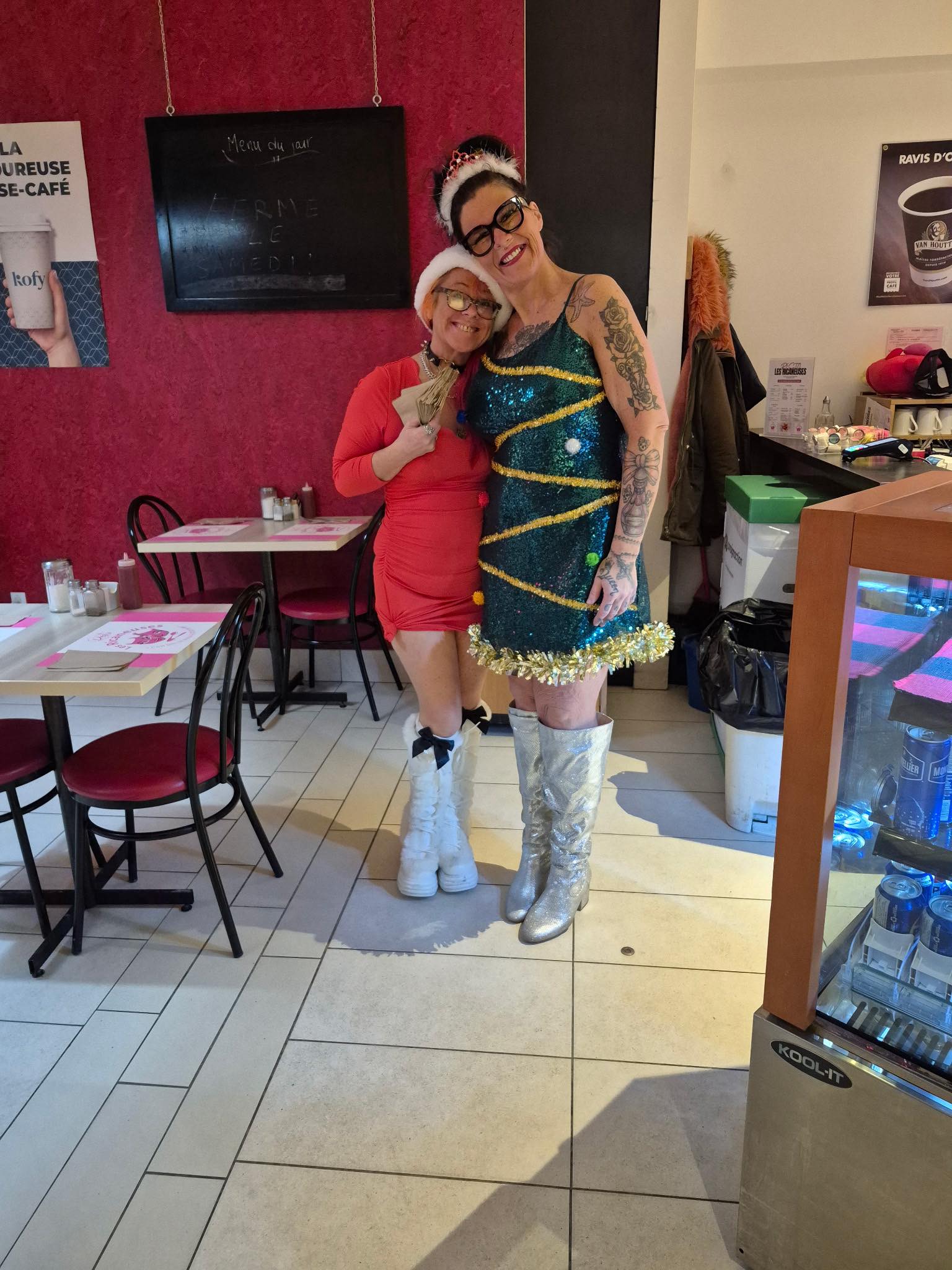 Anne-Renee - Le Resto les Ricaneuses vous souhaites à tous et à toutes ...