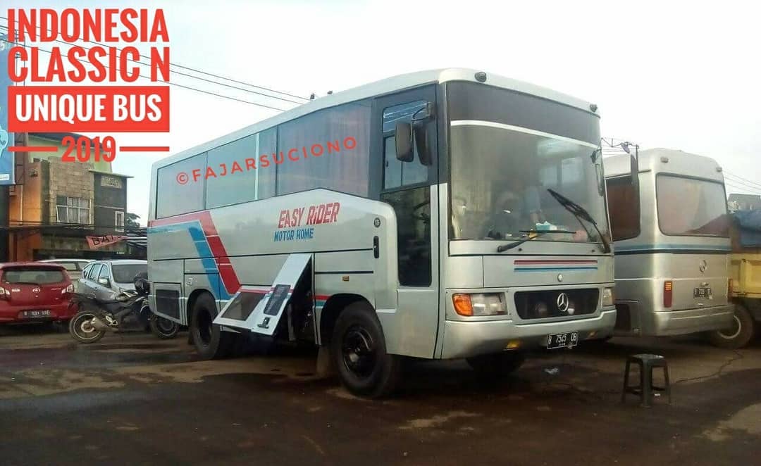 haltebus.com - Dua unit bus Easy Rider ini adalah bagian...