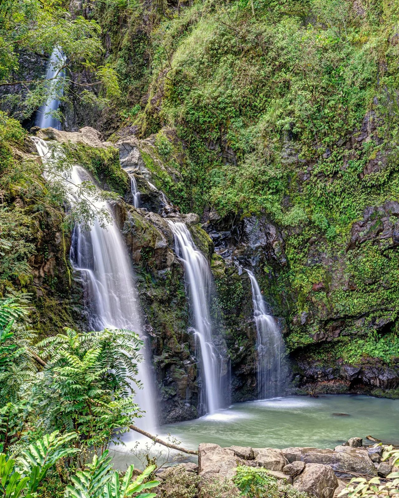What is Kahana Falls in Maui like and how is Maui generally?