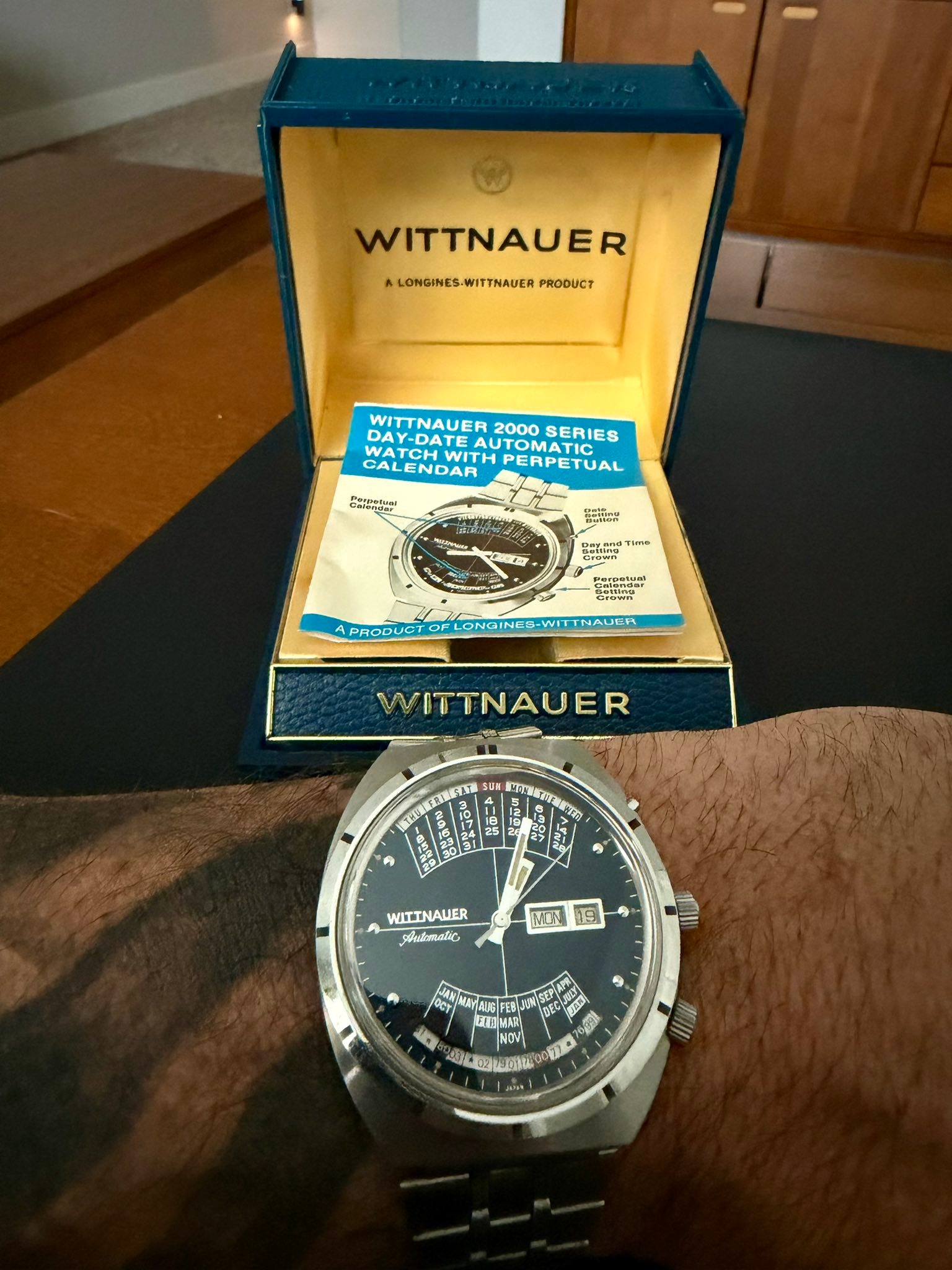 Wittnauer 2000 Time Machine watch features