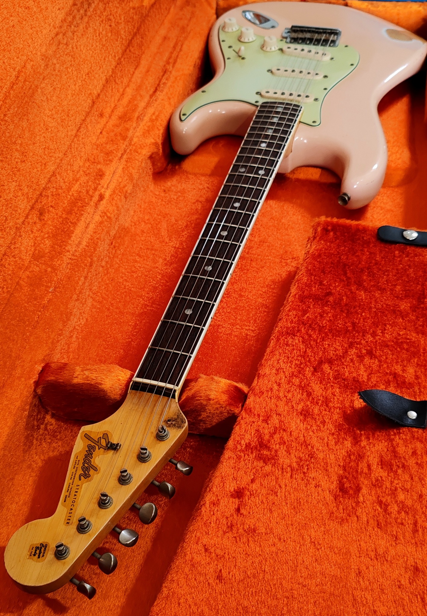 My master design Mark Kendrick 65' with a nice binding on the neck :)