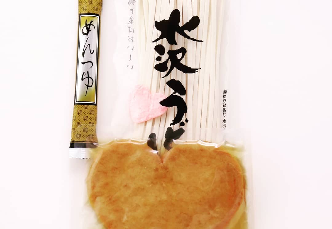 水沢うどん 大澤屋 - 大澤屋のざるうどんは三角の竹ざるを使用してい
