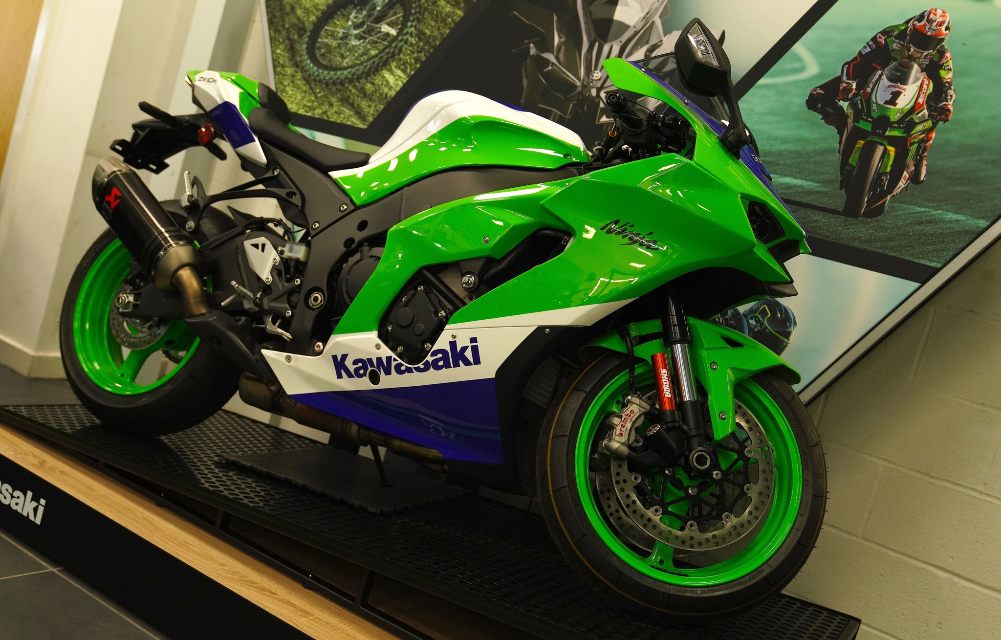 Is this 2020 Kawasaki ZX-10R color scheme original?