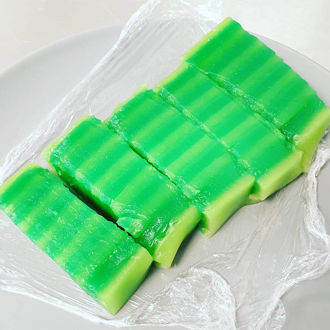 FAMIE De Indische Keuken - Mmmm...kue lapis pandan!😋😋😋 Heerlijk ...