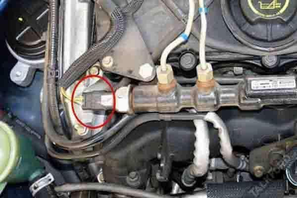 حساس درجة حرارة الوقود وعلاقته بـ منظم ضغط الوقود صمام تصريف ضغط هواء الخلخلة Fuel Temperature Sensor Fts Fuel Pressure Regulator Fpr Pressure Regulator Vacuum Relief Prvr تعريف