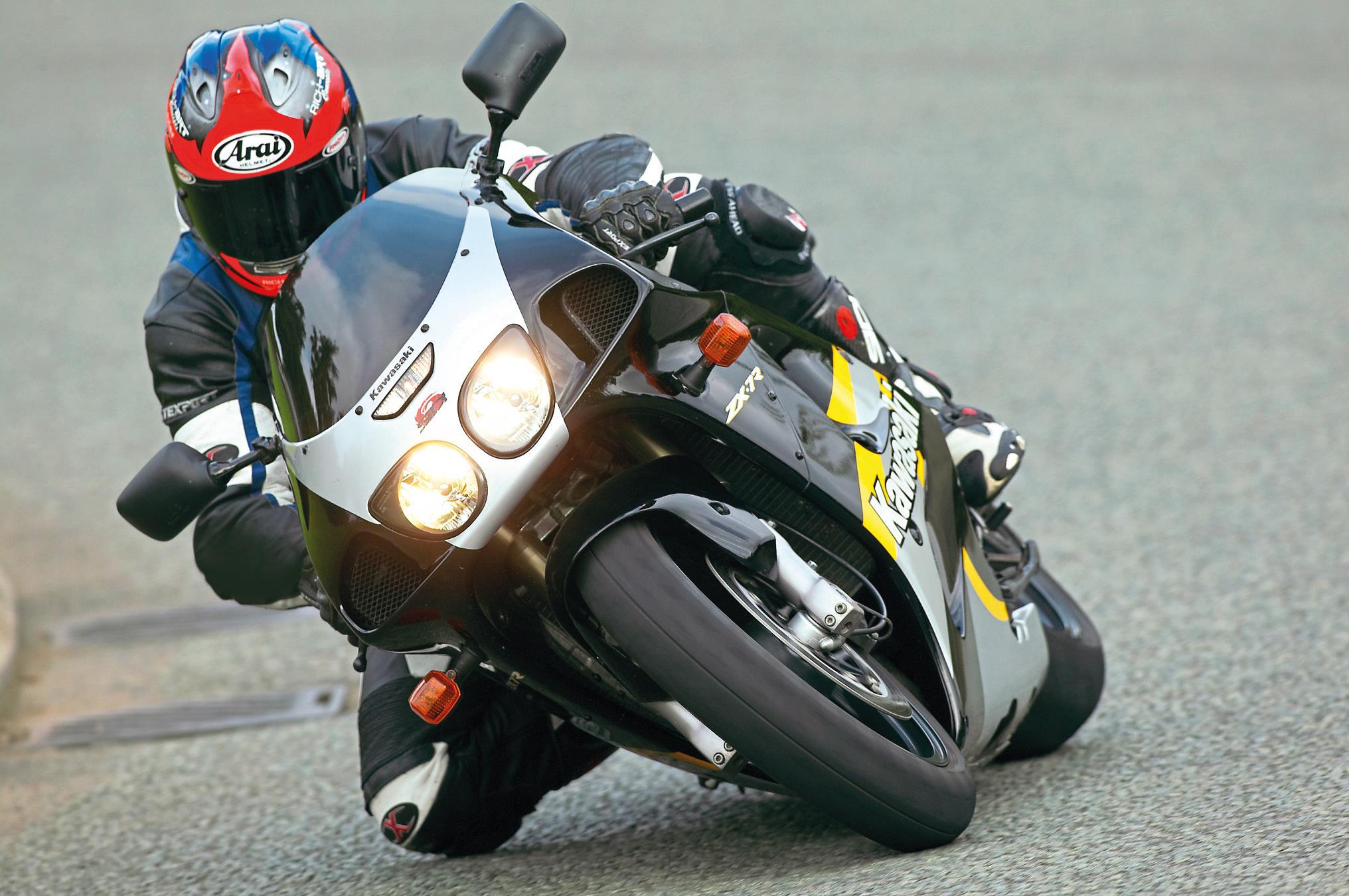 Classic ZX-7R!!! credit @project_zx7r