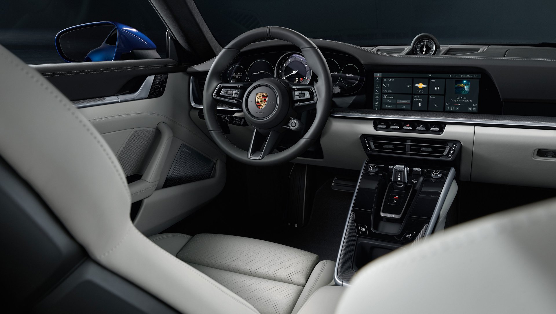 Timeless machine! Porsche presents the new Porsche 911: more 
