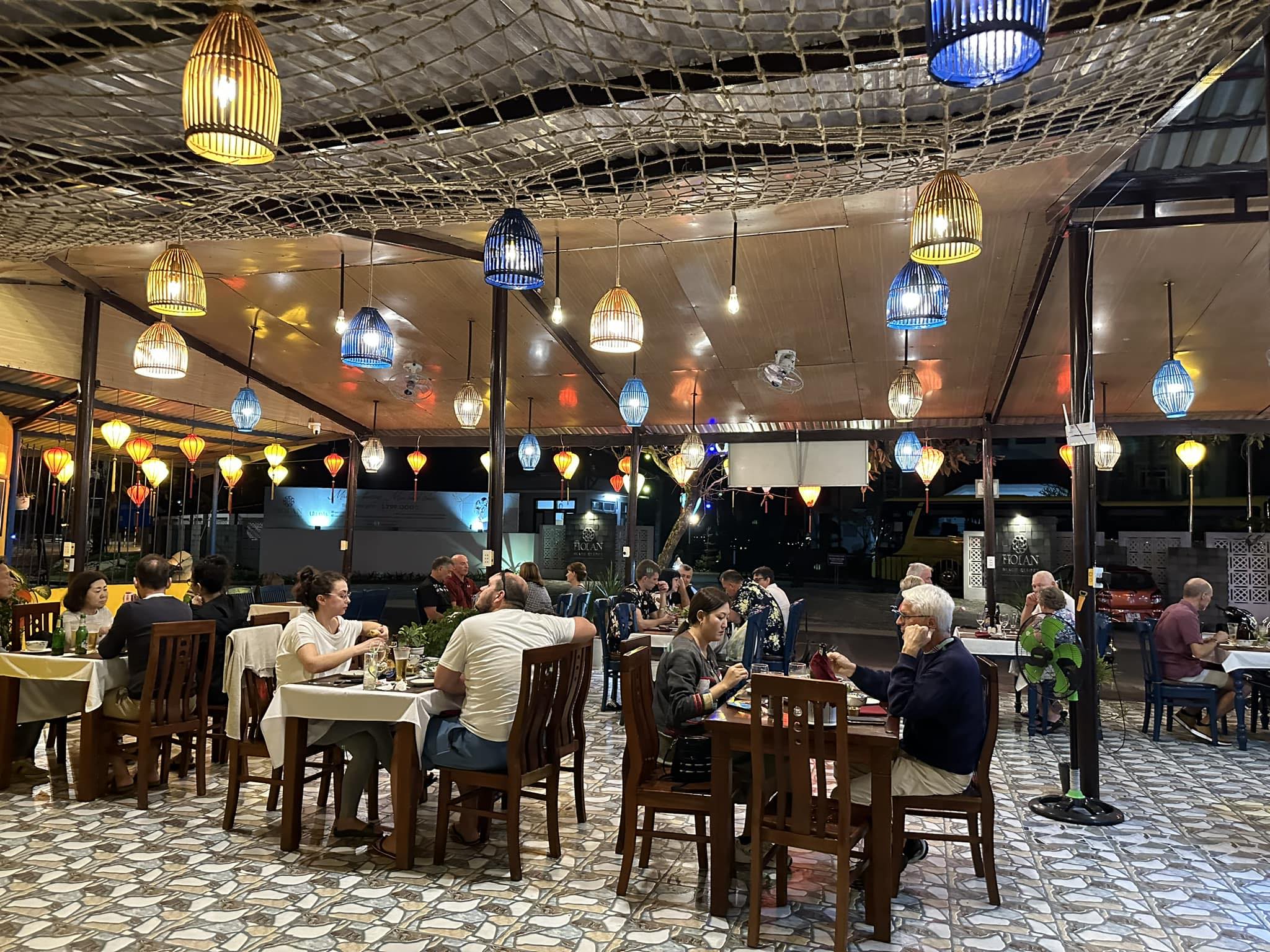 Cua Dai Central Beach Restaurant & Cooking Class
