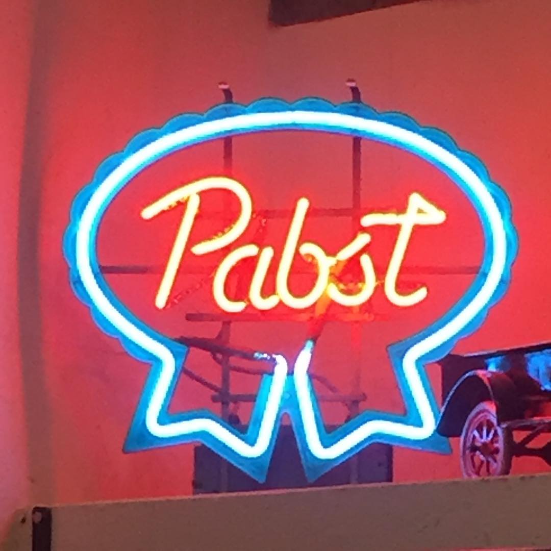 DFW - Mantiques item of the day. Beautiful 1970s Pabst Blue Ribbon