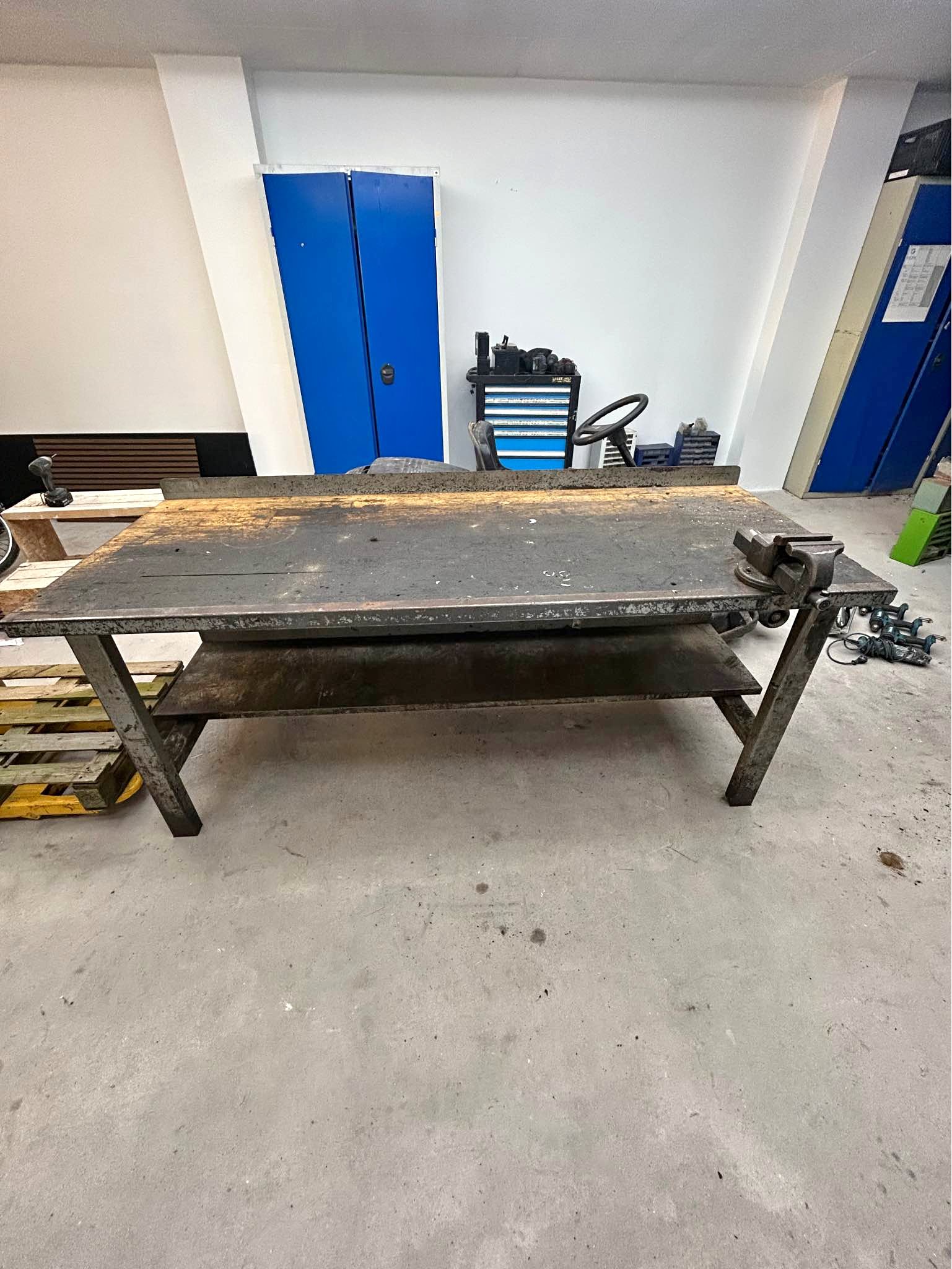 Værksteds bord - Coffee Tables - Grindsted Municipality | Facebook ...