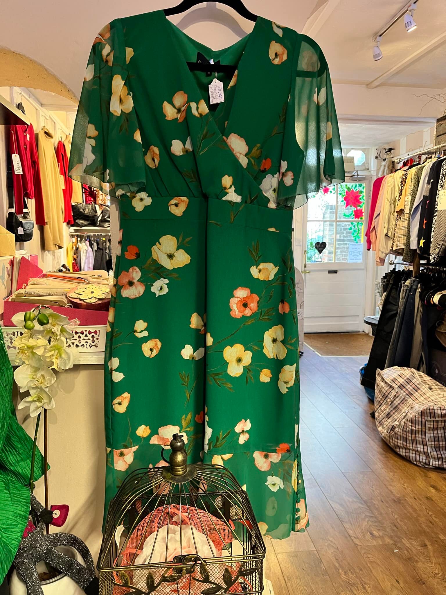phase eight green dress Love 🍏 this time of year and this is gorgeous Check out the frill at the bottom ❤️ The fascinator in the birdcage picks up the flowers on Collection_Perennials