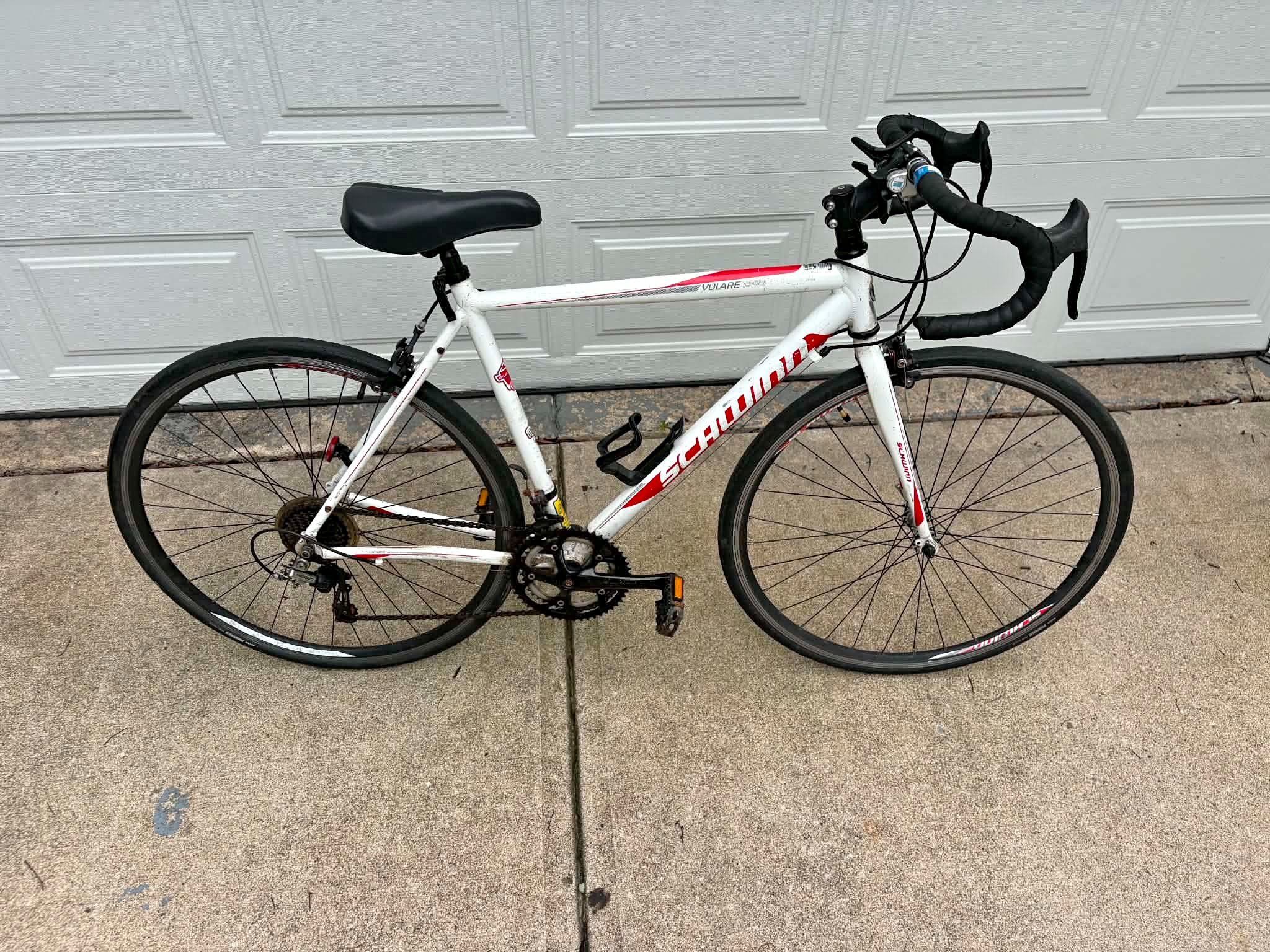 schwinn volare 1300 bicycle Hybrid Bike Are you tired of sacrificing style for functionality on your daily commutes Schwinn Volare 1300 Schwinn Varsity