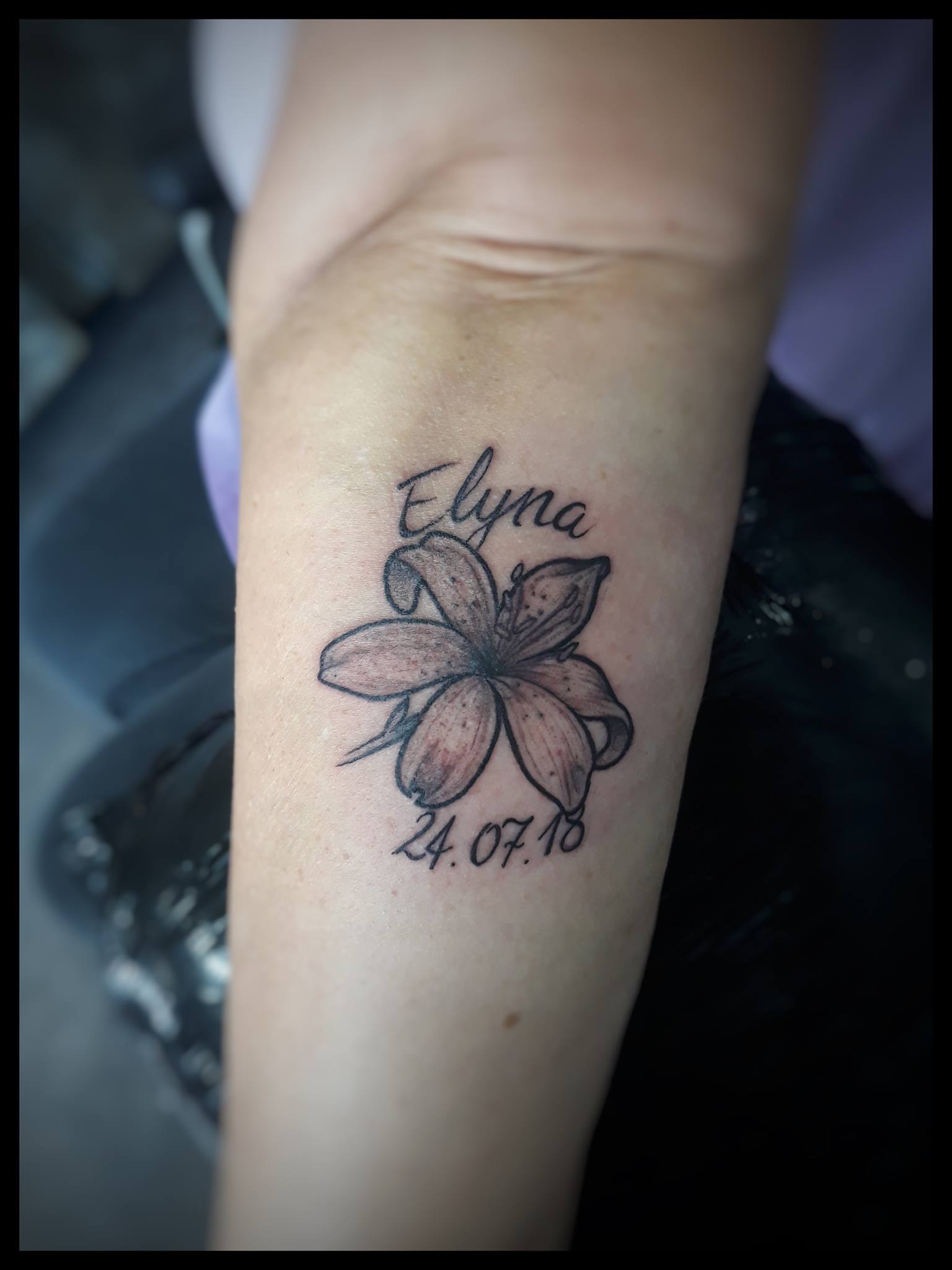 Tatouage Fleur De Lys Avec Prenom