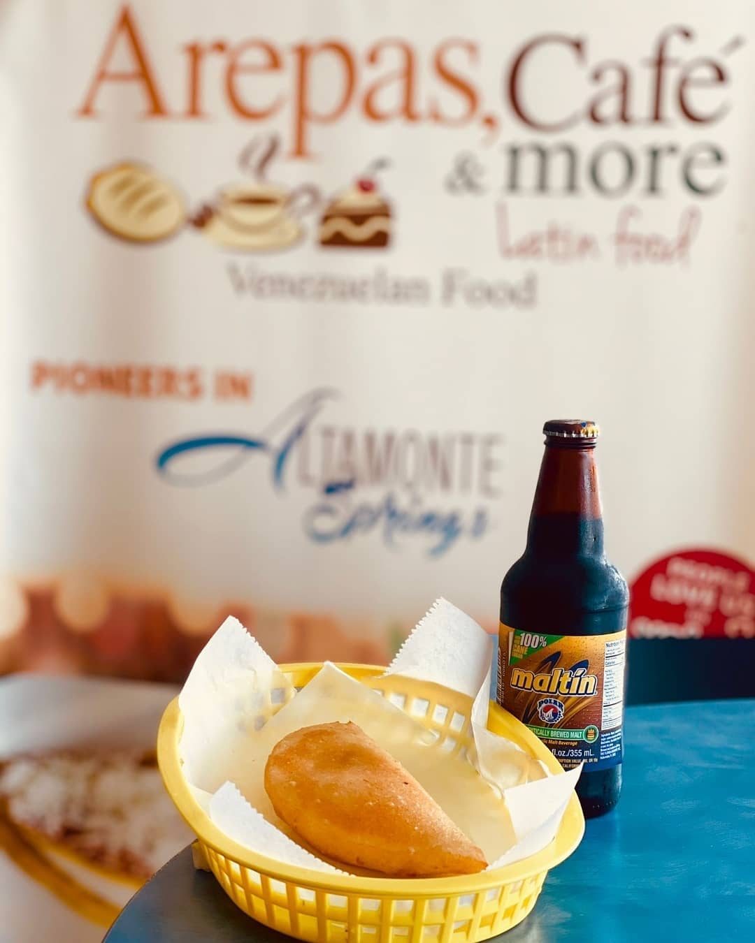 Arepas,Cafe & More - La combinación perfecta 🥰..Por aqui las mejores ...