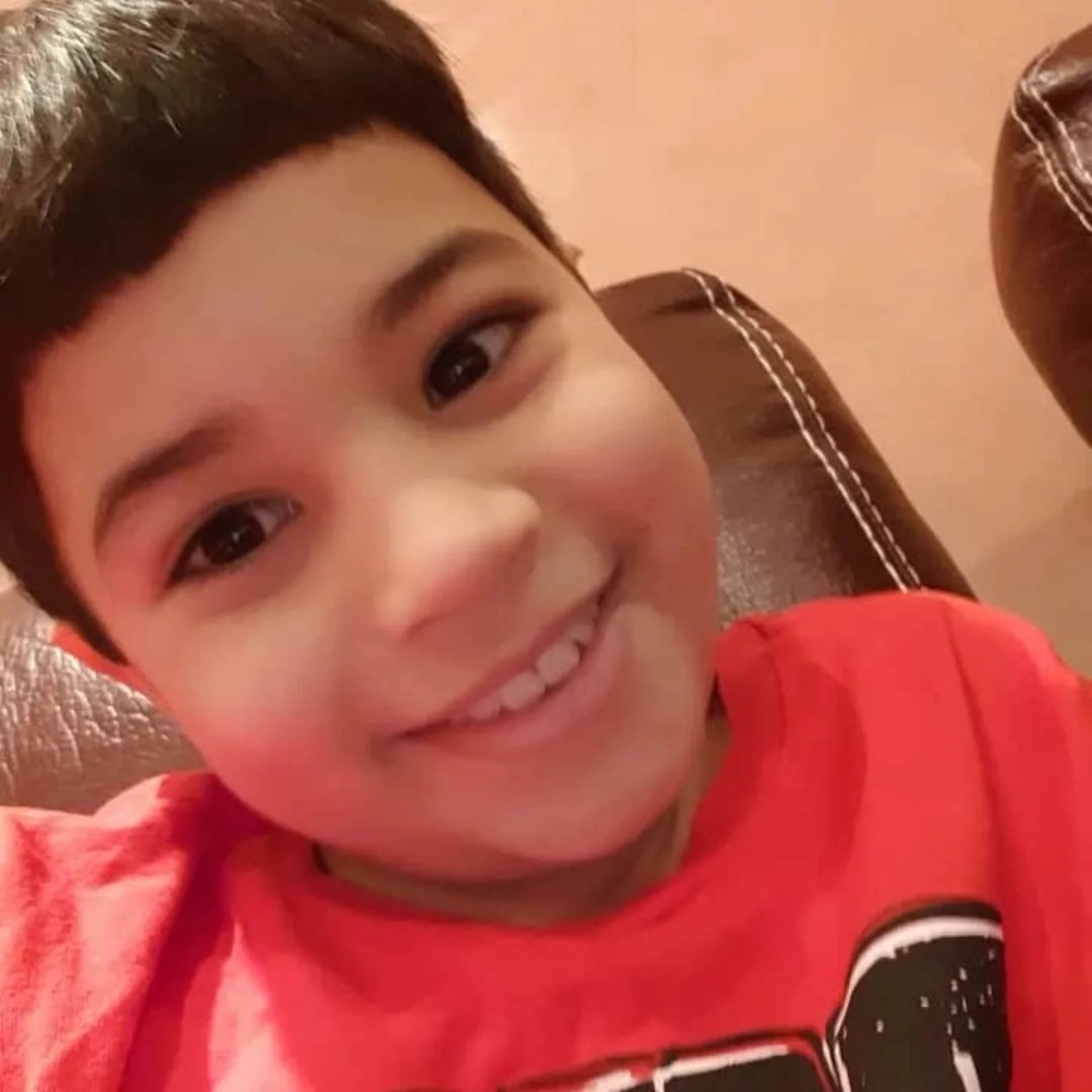 - لآ تحدثني عن الوفاء.. فأنا أحمل في قلبي أسرار لأشخاص نسوا من أگـــون ...