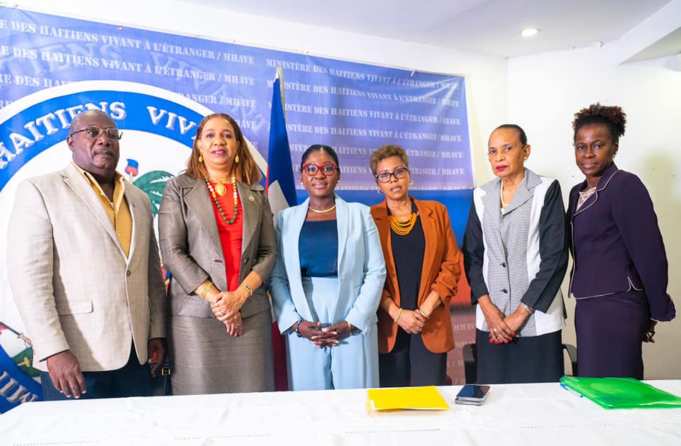 Signat... - Ministère des Haïtiens Vivant à l'Étranger - MHAVE