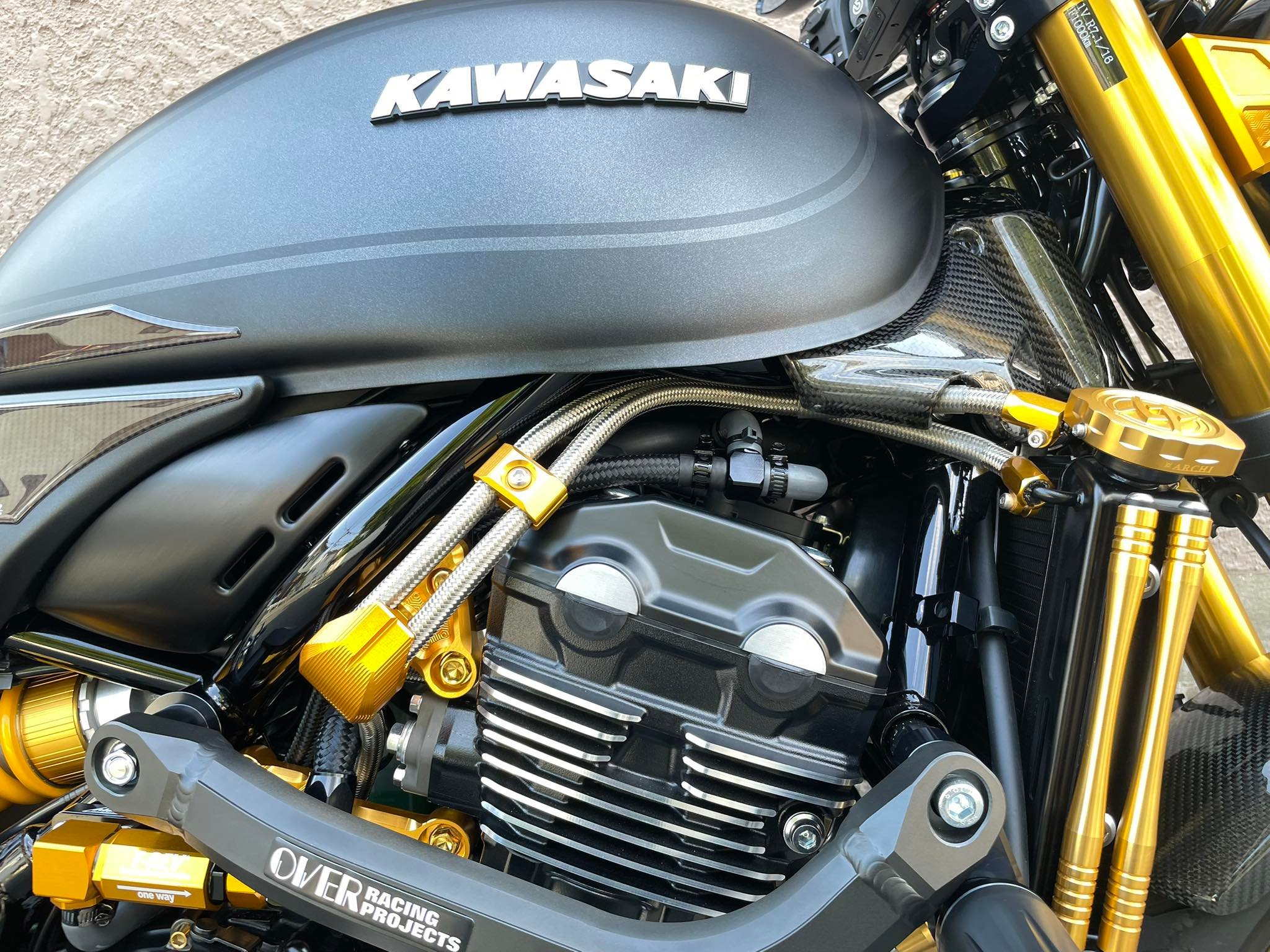 皆さんこんにちは? 今日はラジエーターウォーターホースの 交換とT 