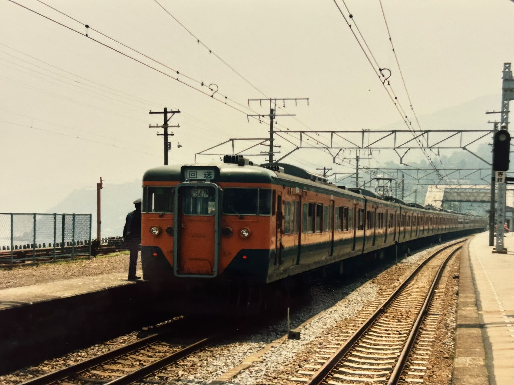 カラー化された昭和10年の道頓堀。 右から読みと左から読みが混在し