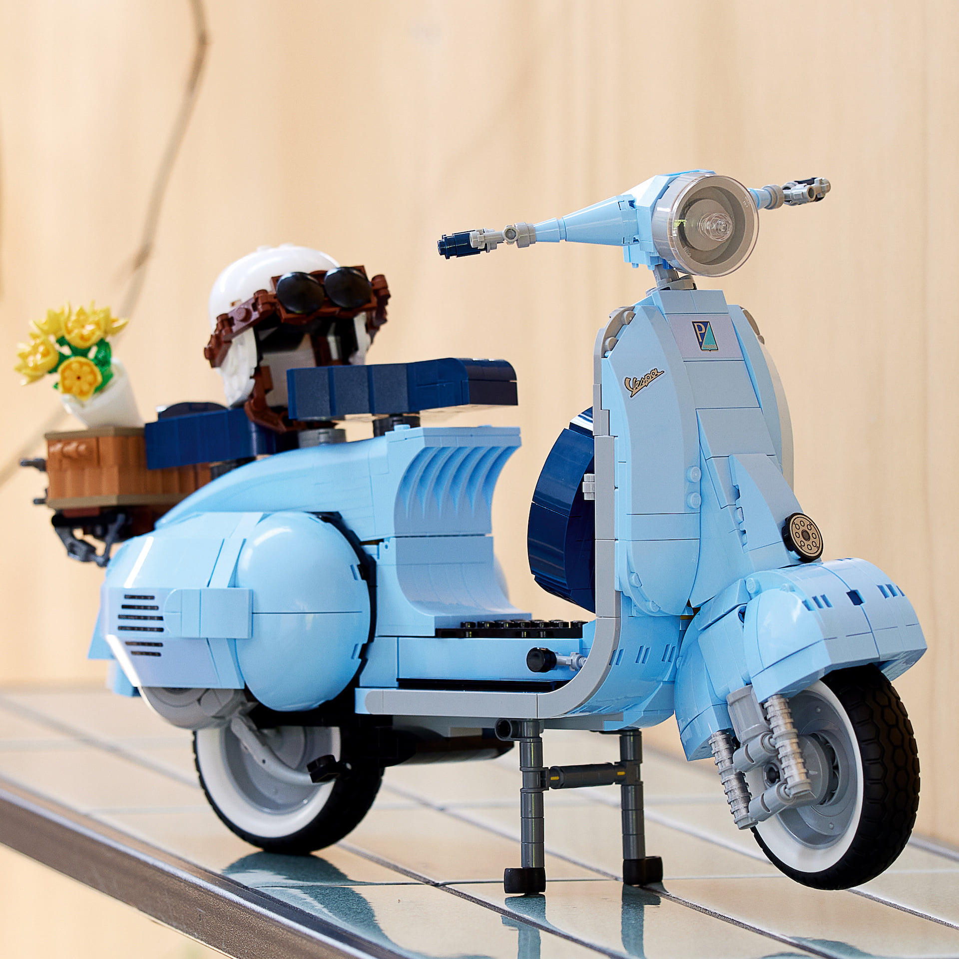 Lego Vespa 10298 set alternative model: 1930 Delahaye roadster