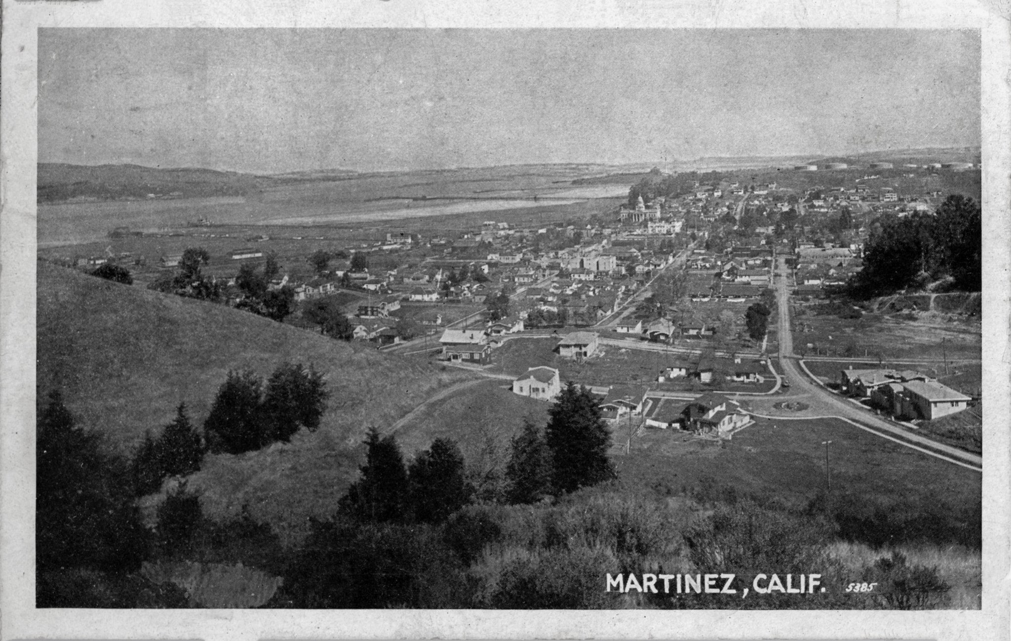 Martinez view towards town after 1915 refinery construction