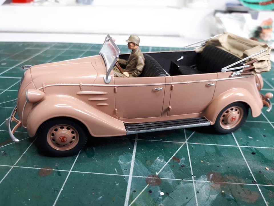 Toyota AB Phaeton model kit by Tamiya