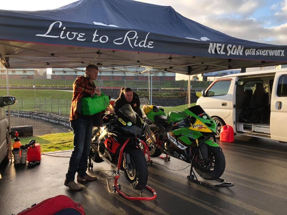 Mad Dog Racing - Getting sorted for a day on the track!