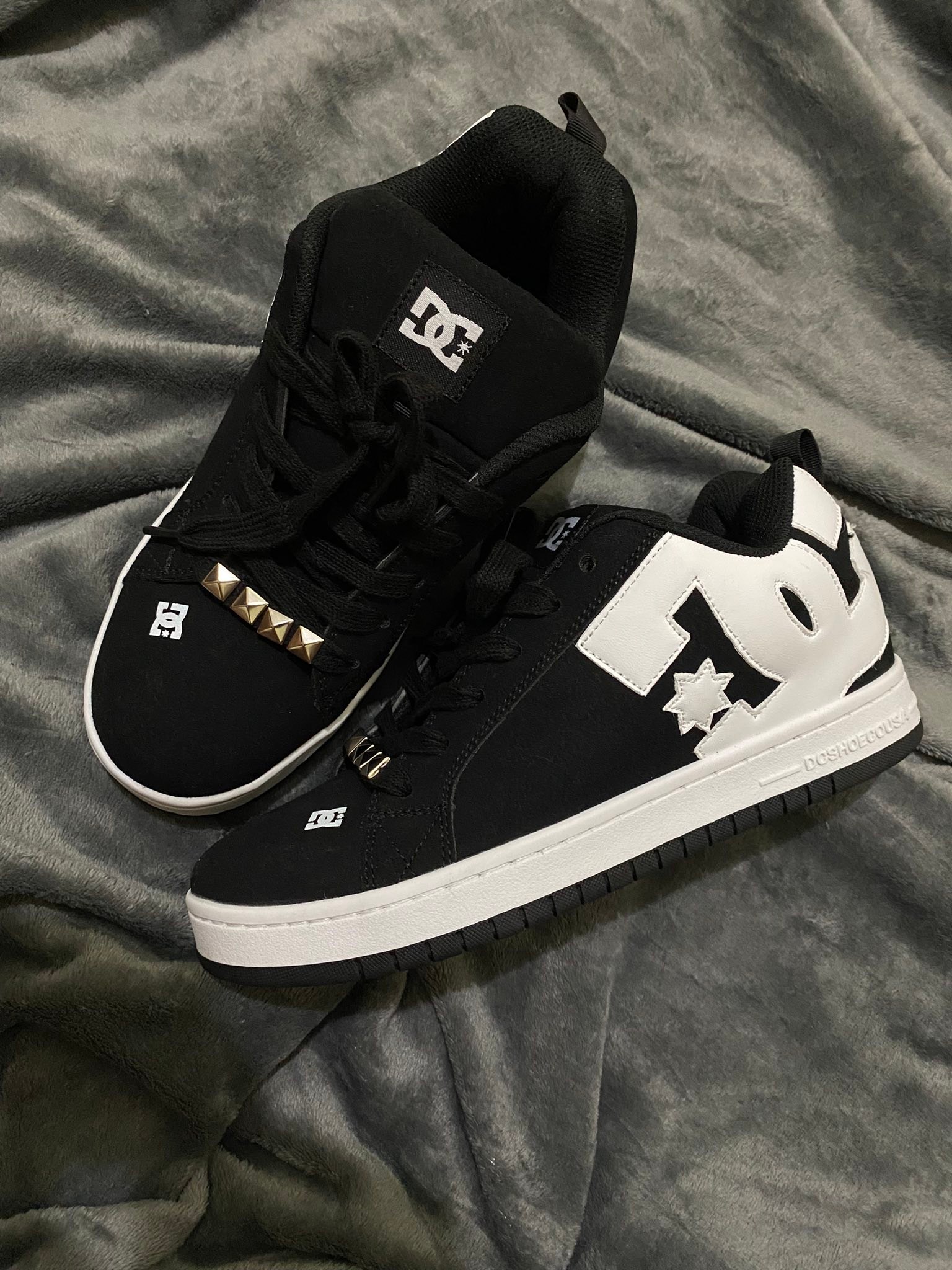 Bnew dc court graffik w/ box and tags (JAPAN RELEASE) Sz 8.5 4800 