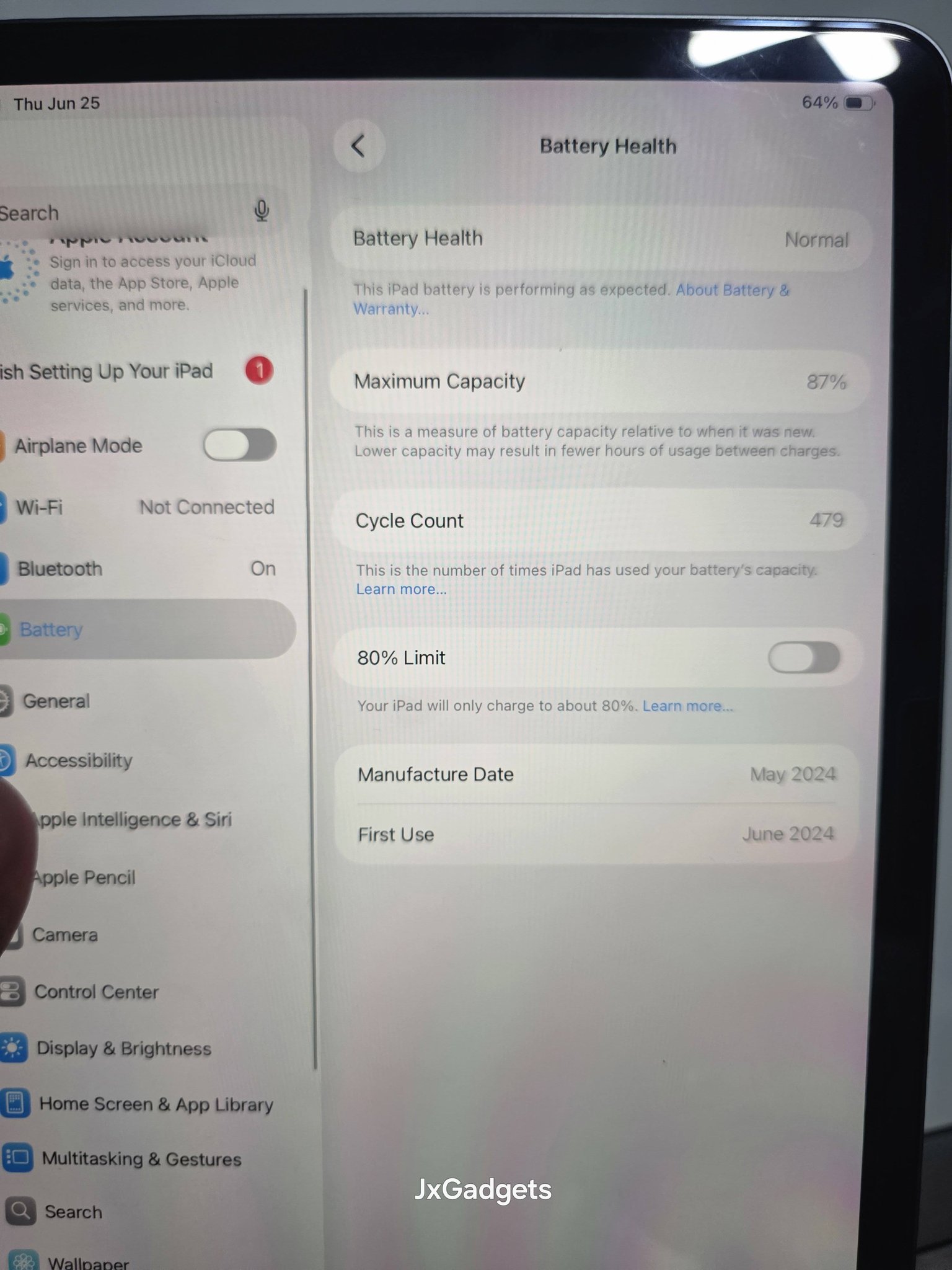 iPad Air 11-inch M2 128GB (WiFi)- ₱24,800 No issue! Still in good 