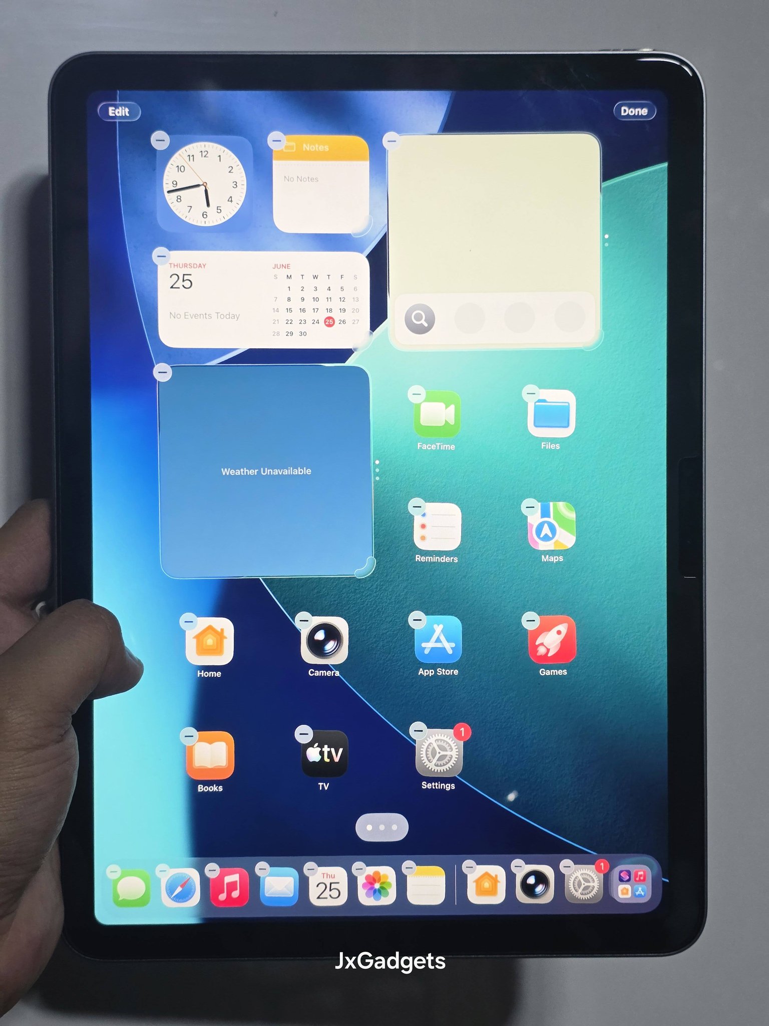 iPad Air 11-inch M2 128GB (WiFi)- ₱24,800 No issue! Still in good 