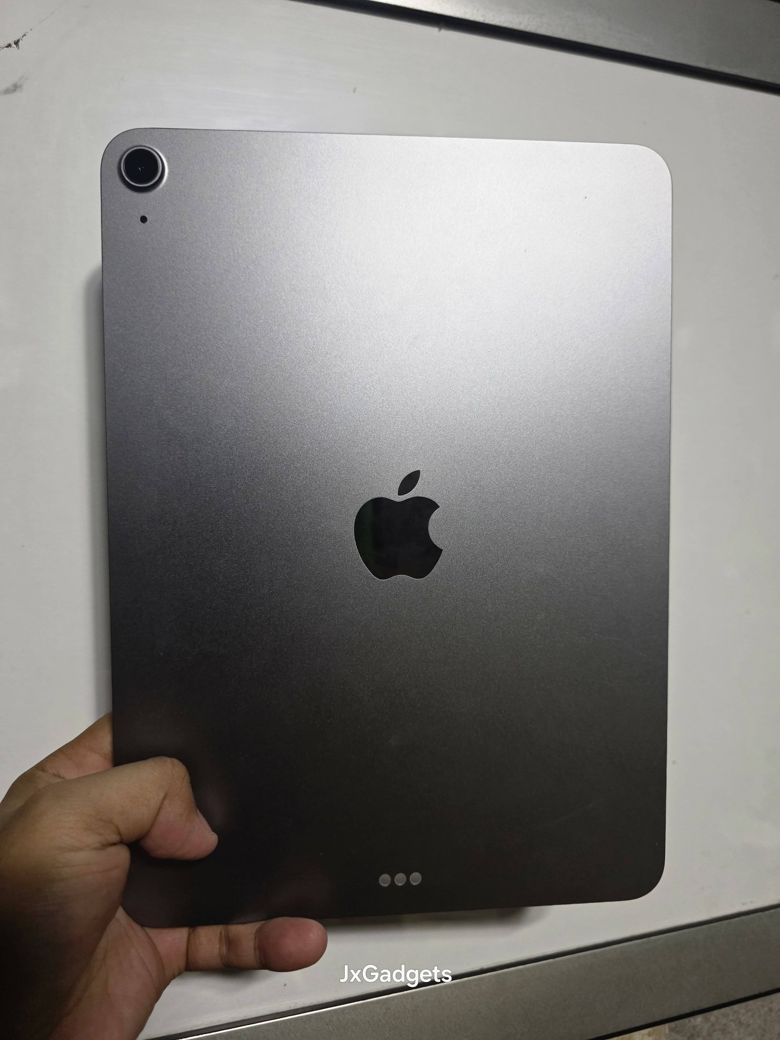 iPad Air 11-inch M2 128GB (WiFi)- ₱24,800 No issue! Still in good 