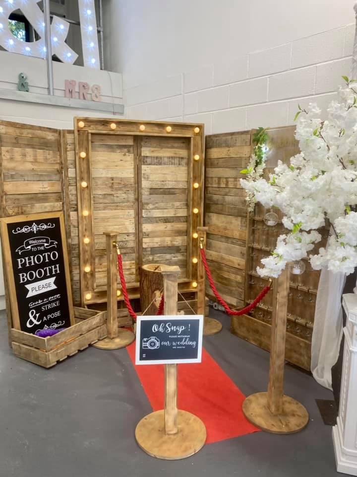 Our gorgeous rustic photo... - Dotty the Caravan Photo Booth
